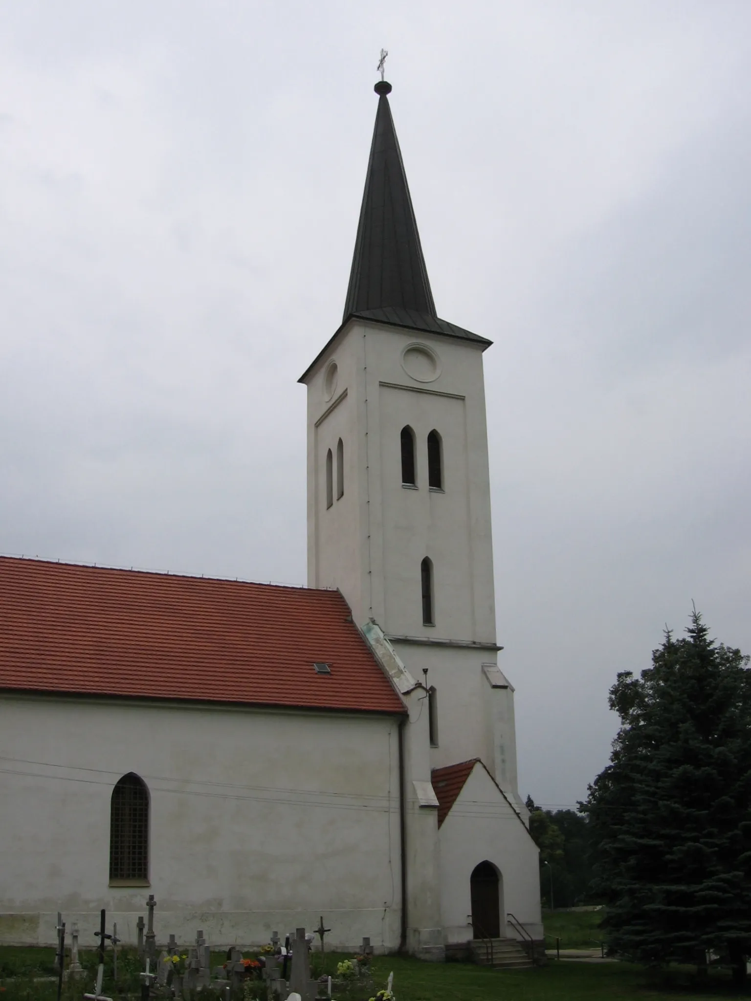 Photo showing: Saint Philomena church in Gniechowice, Poland near Wrocław (15th century, rebuilt 19th cent.)