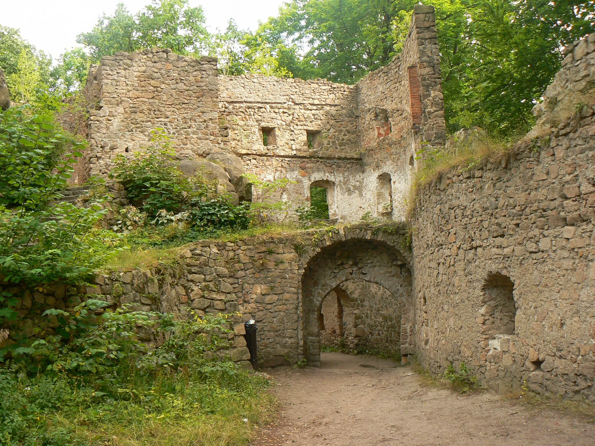 Photo showing: Zamek Bolczów, wieża bramna.