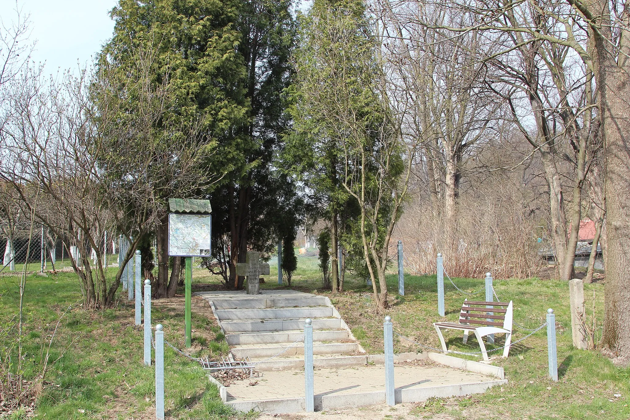 Photo showing: Stone cross in Jeżów Sudecki