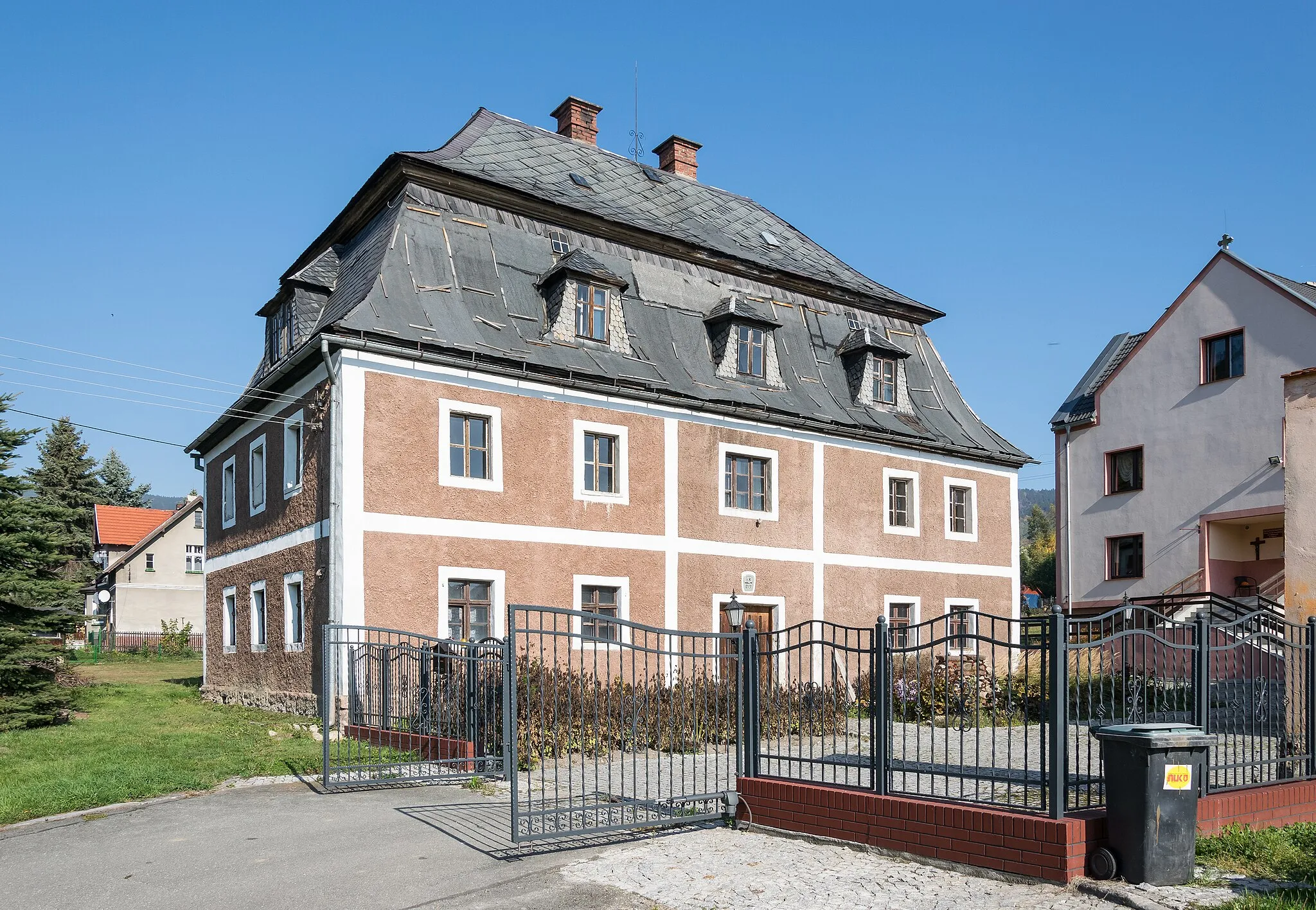 Photo showing: Rectory in Jugów