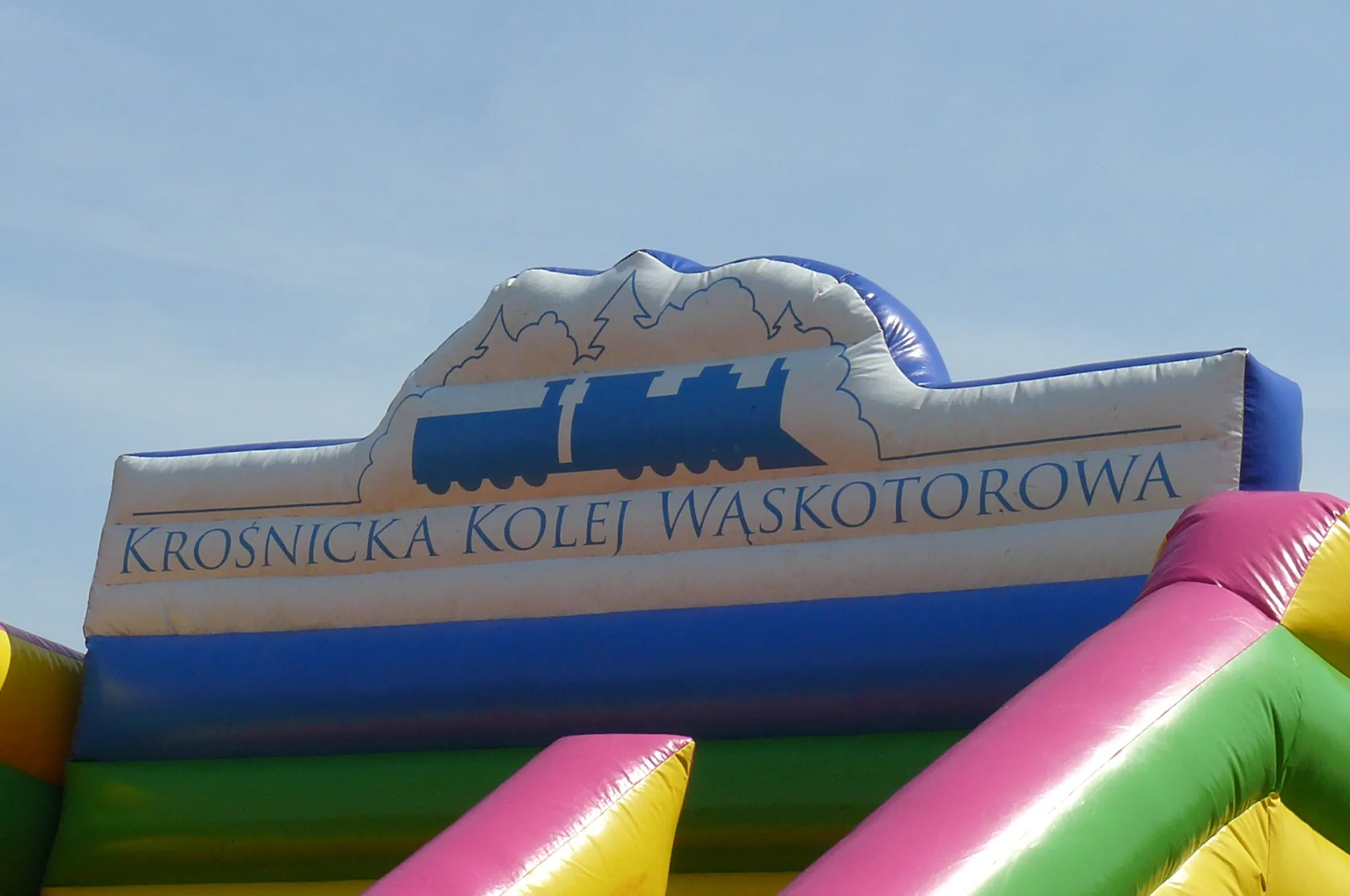 Photo showing: Krośnicka Kolej Wąsk. Zamek dmuchany.