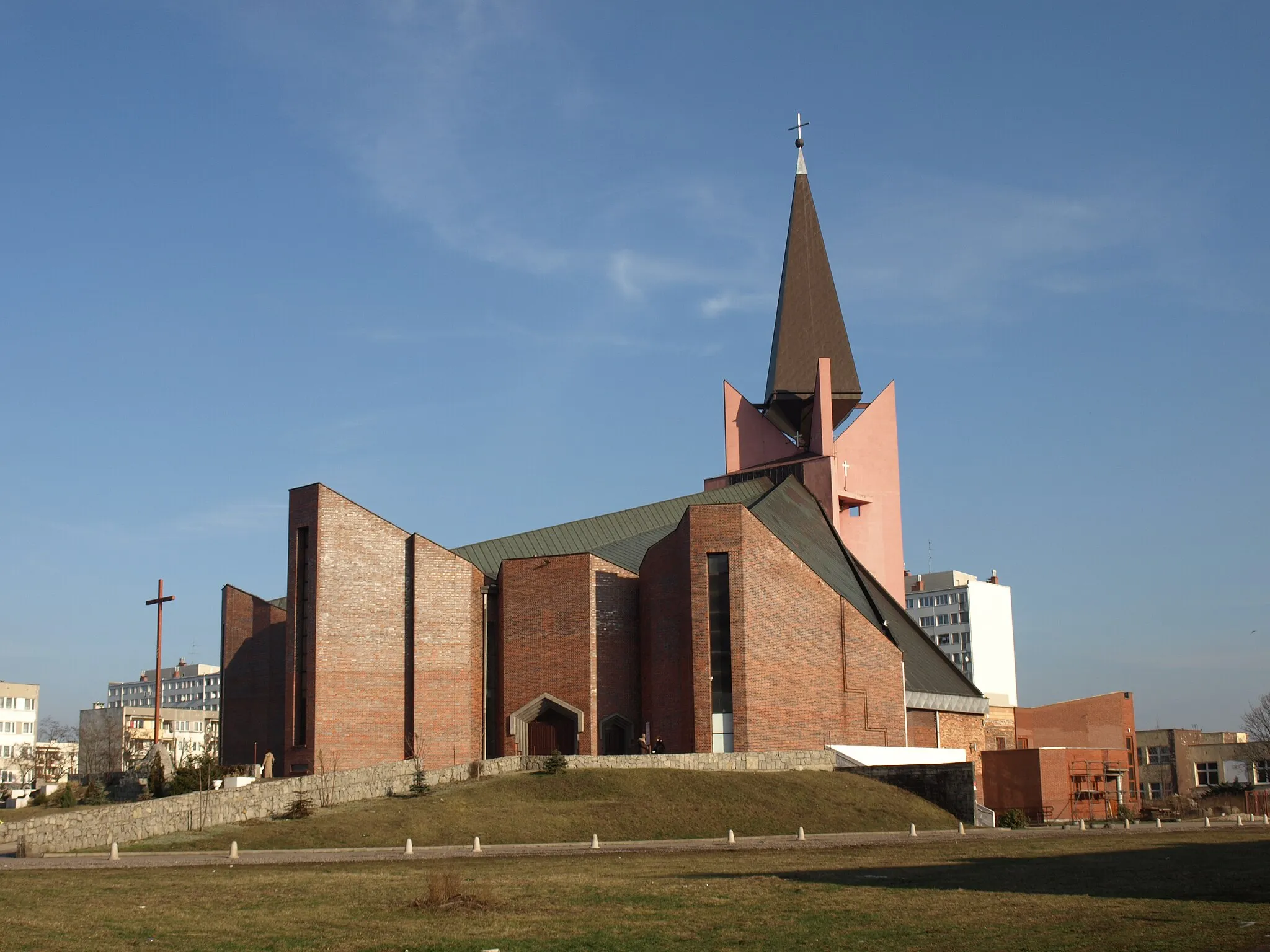 Photo showing: Kościół MBKP na legnickim osiedlu M. Kopernika