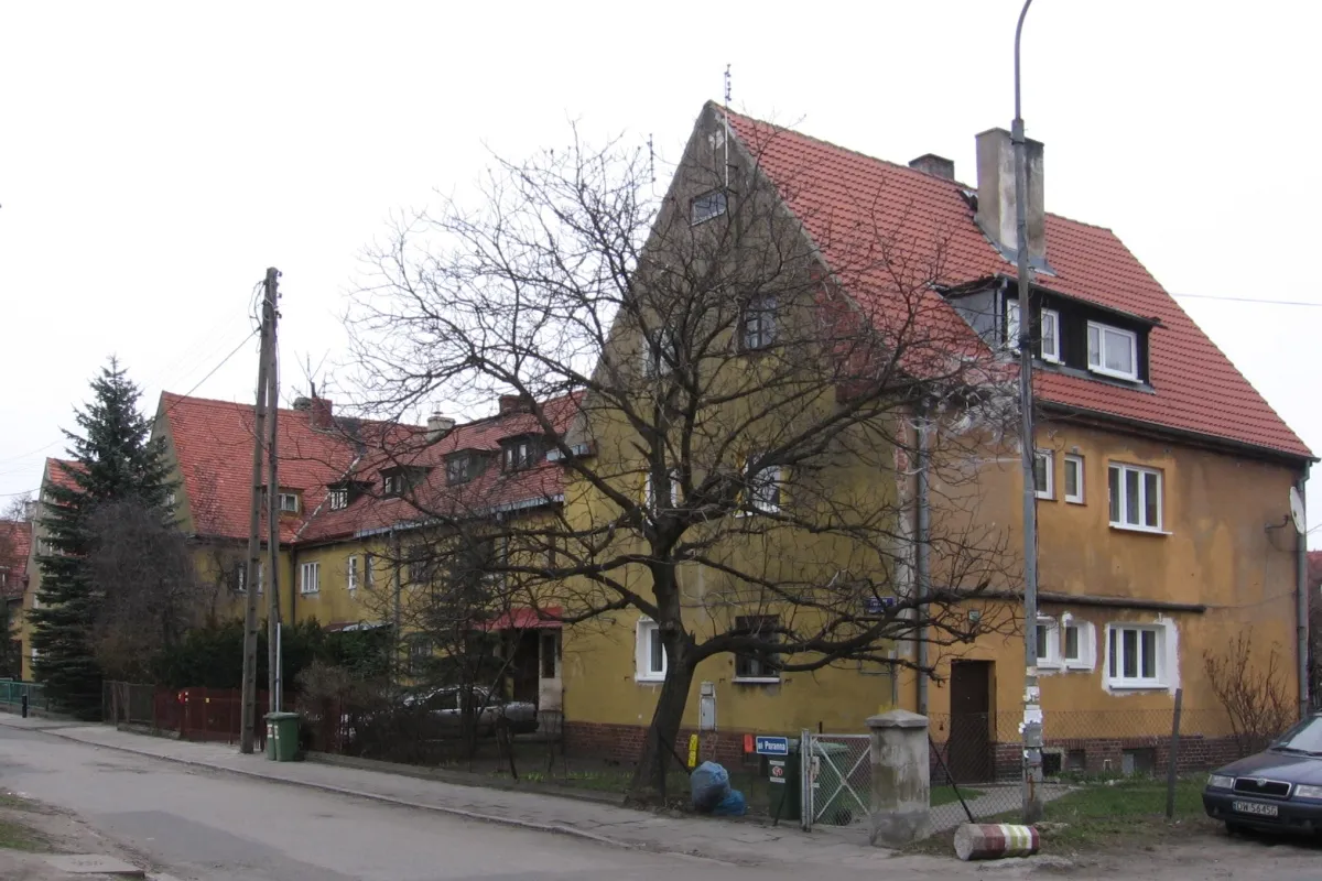 Photo showing: Poranna street in Wrocław-Krzyki, Poland, typical buildings of 1930's