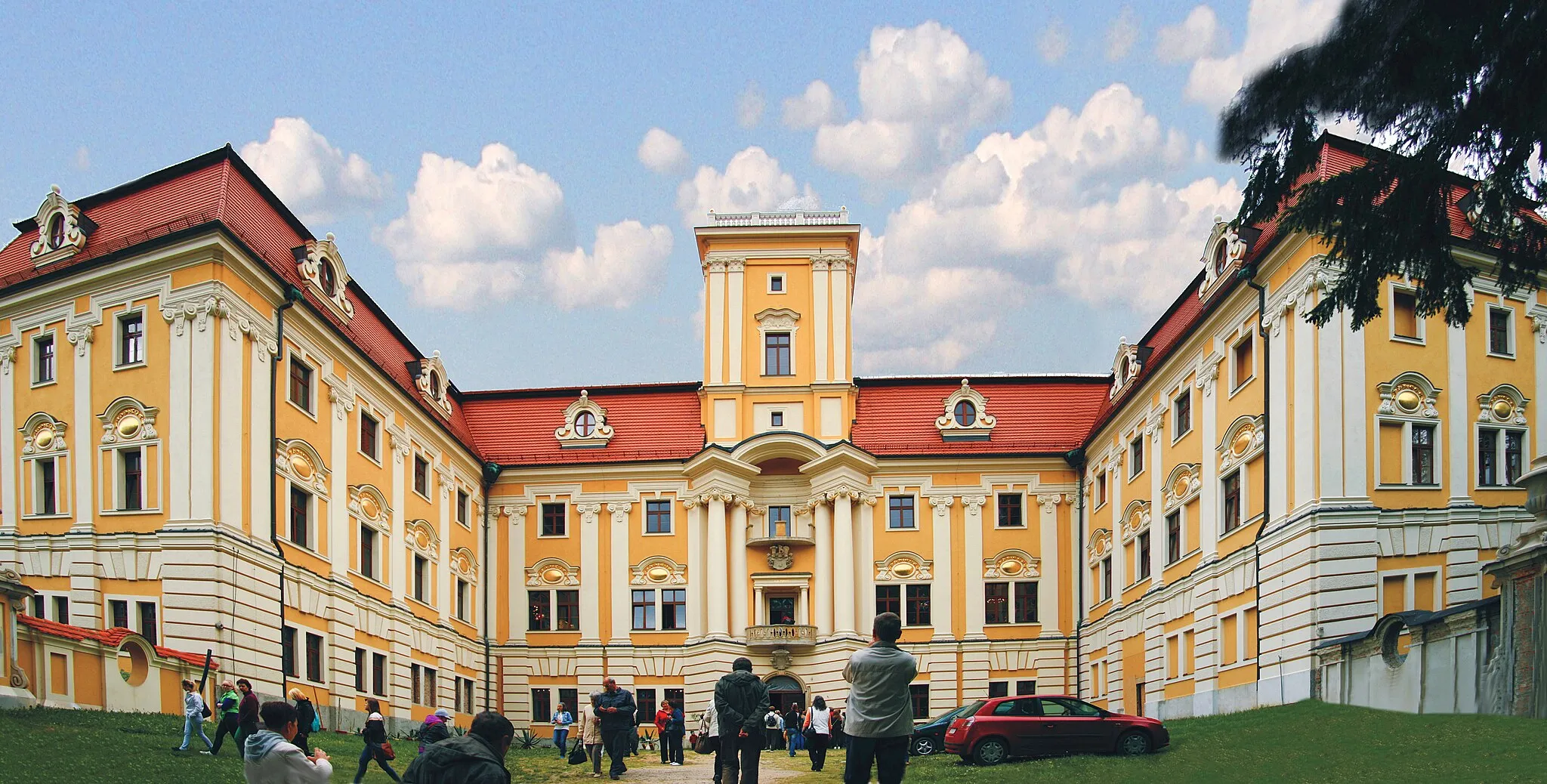 Photo showing: Pałac w Pieszycach - obiekt prywatny, zamknięty dla ruchu turystycznego