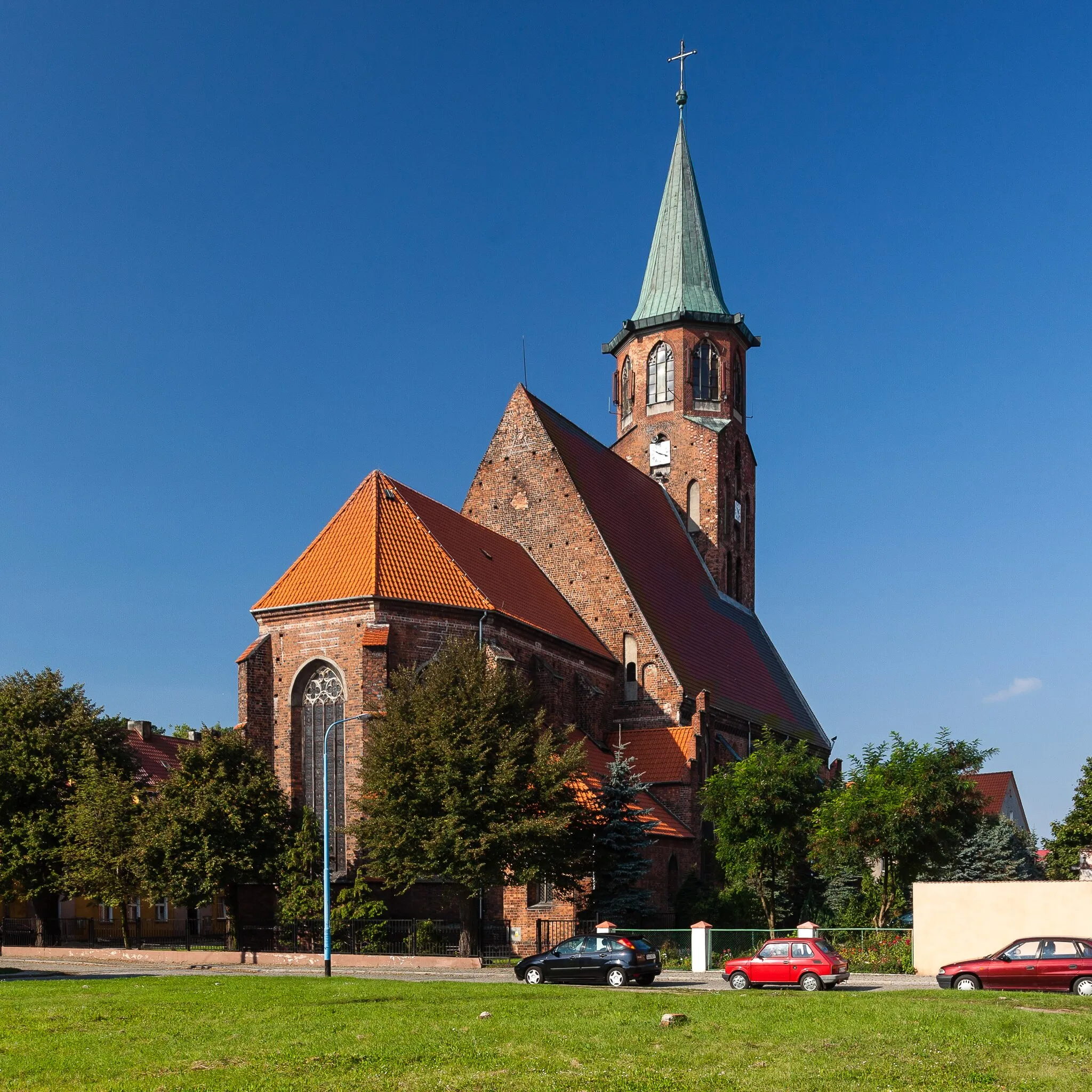 Photo showing: Ścinawa, pl. Kościelny - kościół par. pw. Podwyższenia Krzyża