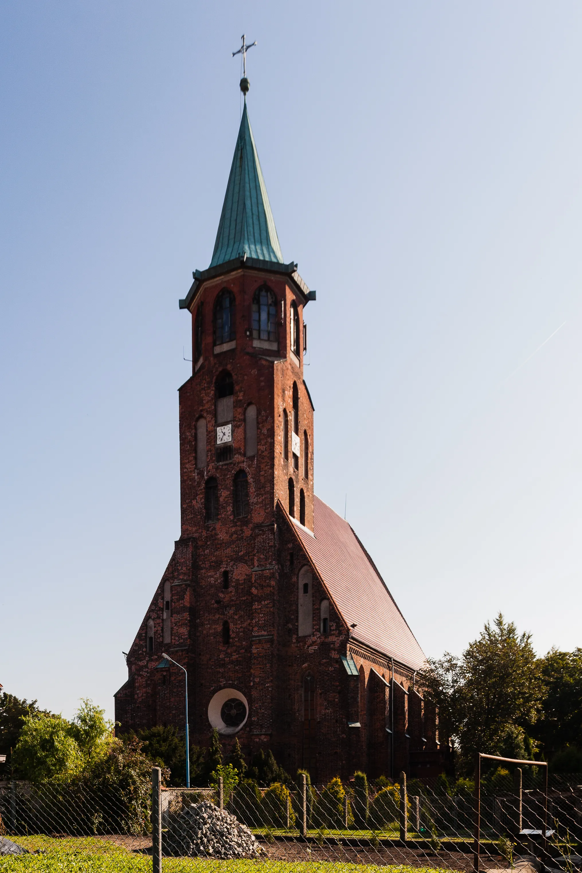 Photo showing: Ścinawa, pl. Kościelny - kościół par. pw. Podwyższenia Krzyża