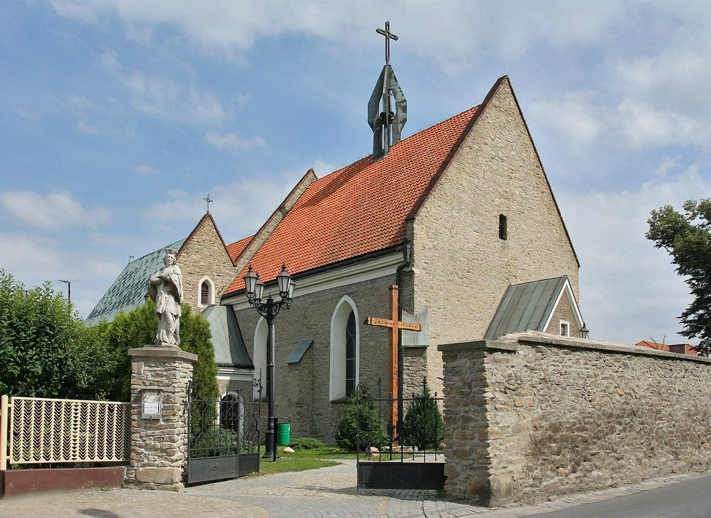 Photo showing: Dawny kościół ewangelicki przejęty przez katolików.