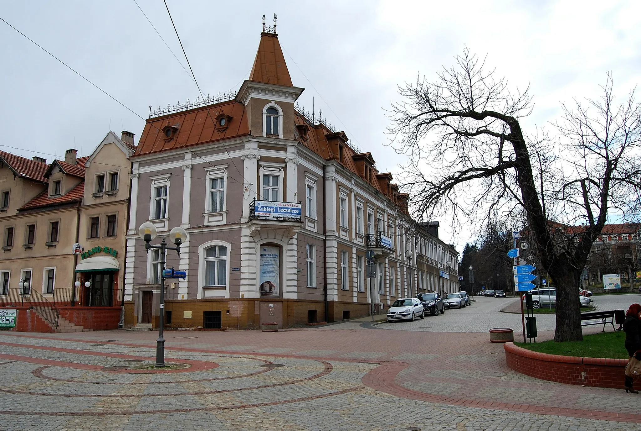 Photo showing: Szczawno-Zdrój, ul. Ratuszowa 1-2 - dawny pensjonat „Posthof”, obecnie biura, poł. XIX w. (zabytek nr 74/A/01 z 17.12.2001)
