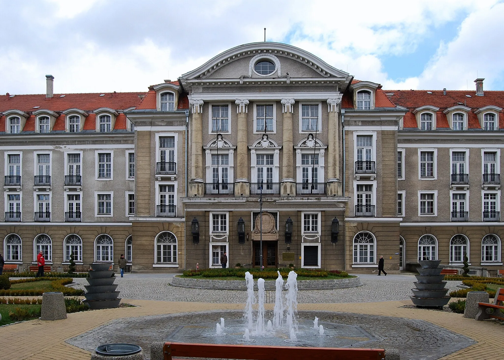 Photo showing: hotel zdrojowy „Grand Hotel”, ob. sanatorium „Dom Zdrojowy”
Szczawno-Zdrój, ul. Kolejowa 14