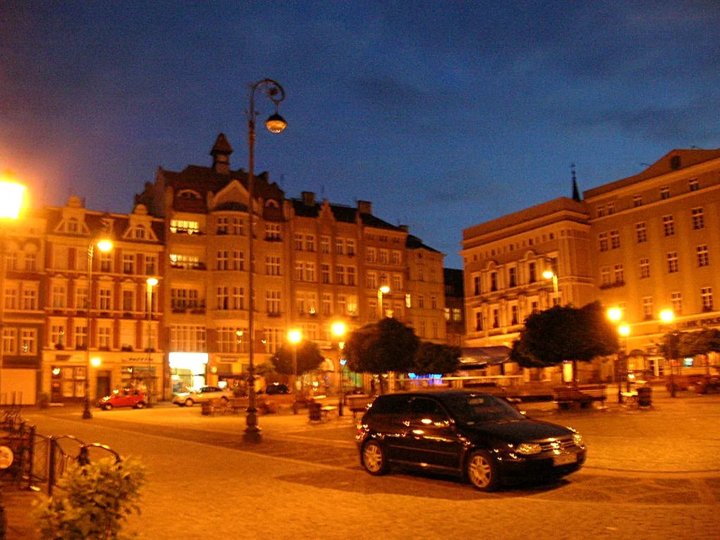 Photo showing: Wałbrzych - Rynek nocą.