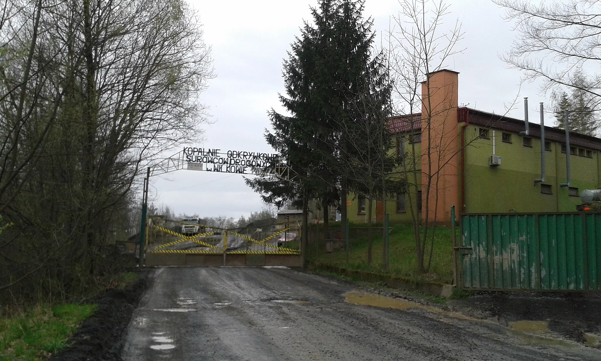 Photo showing: Brama kopalni w Wilkowie.