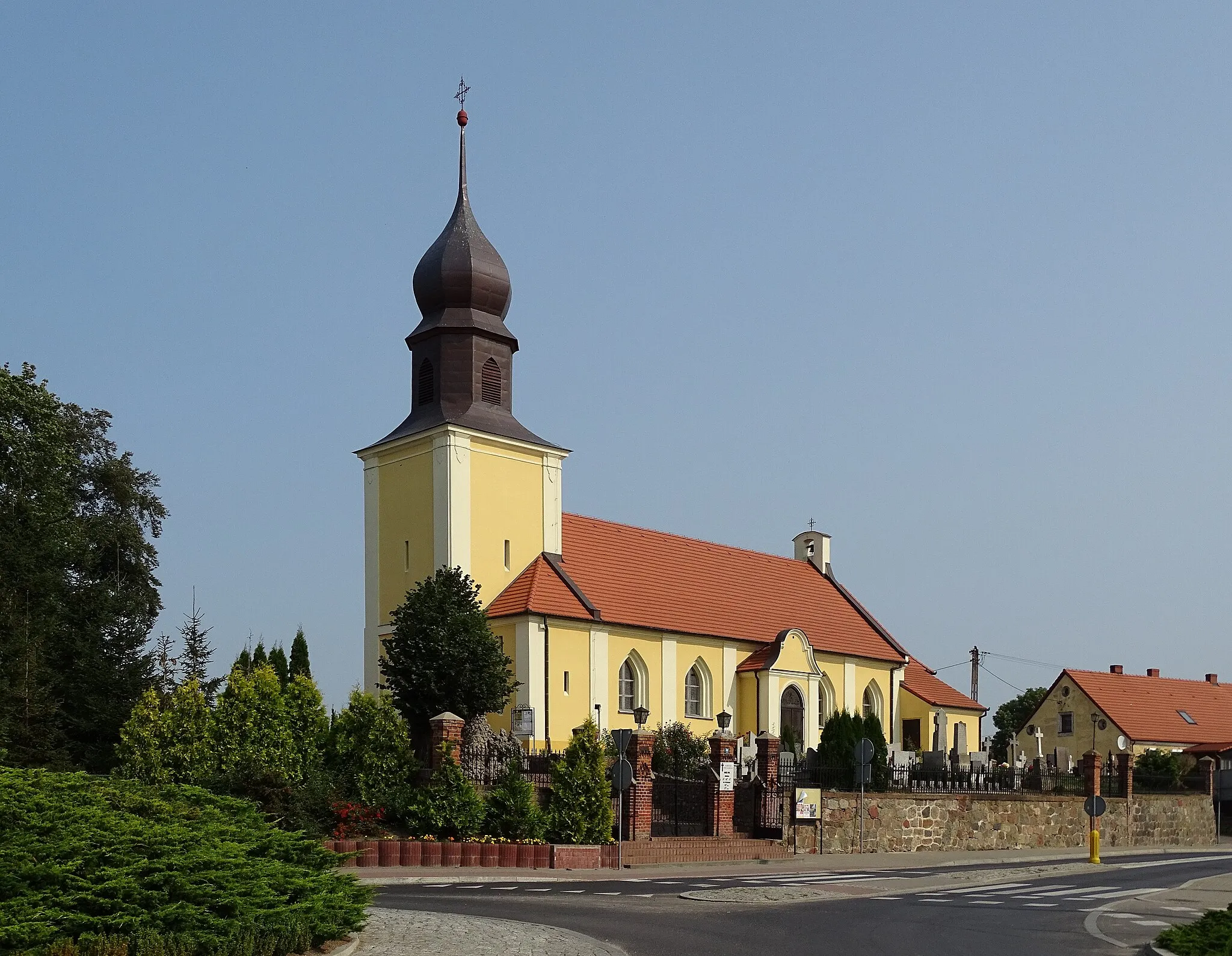 Photo showing: Gostycyn, Tuchola county, Poland. Parish church of Saint Martin from 1819.