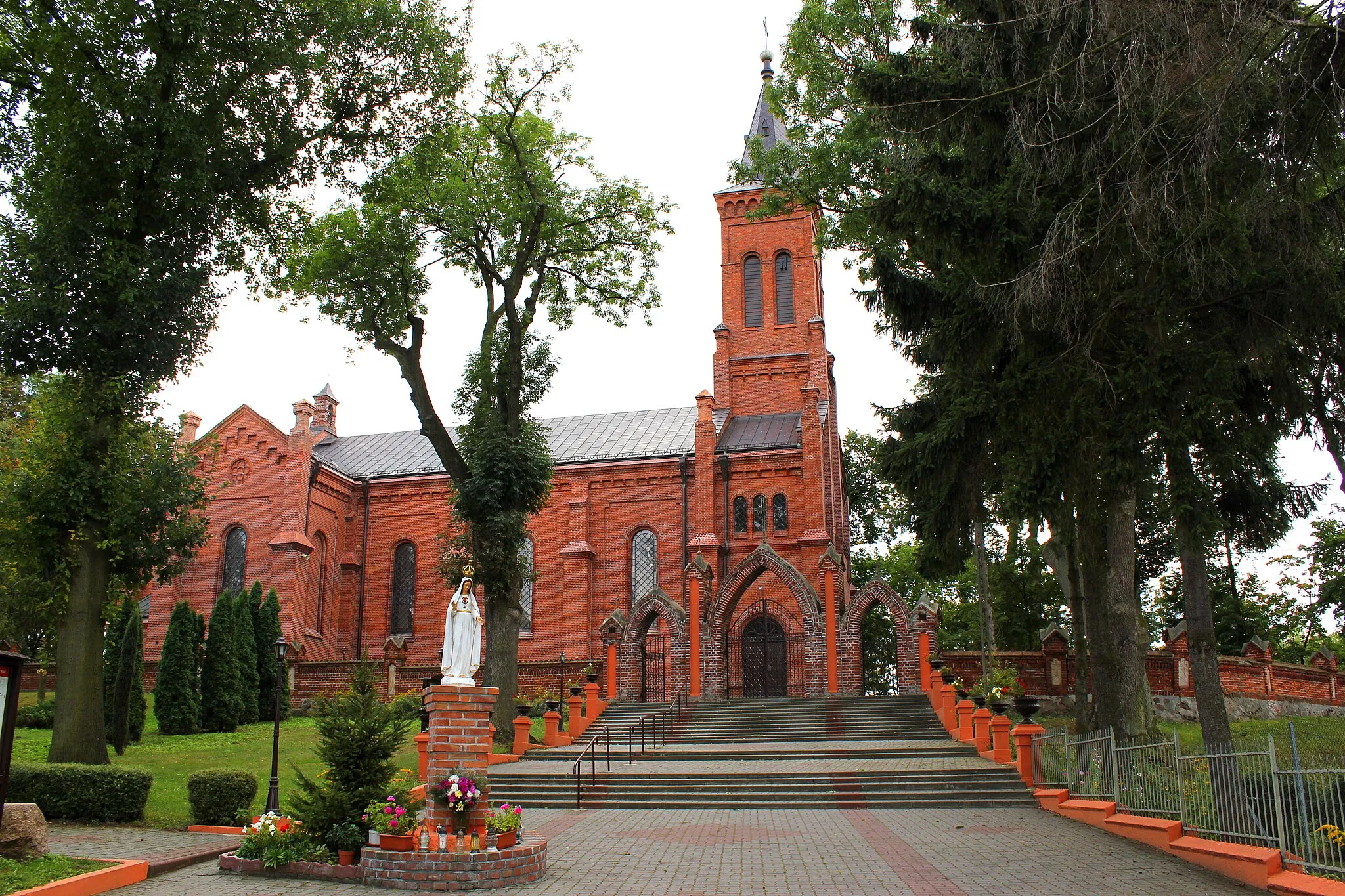 Photo showing: Kikół - kościół parafialny p.w. św. Wojciecha, 1904-1909; cmentarz kościelny; ogrodzenie (zabytek|KP/A/491/1-3)