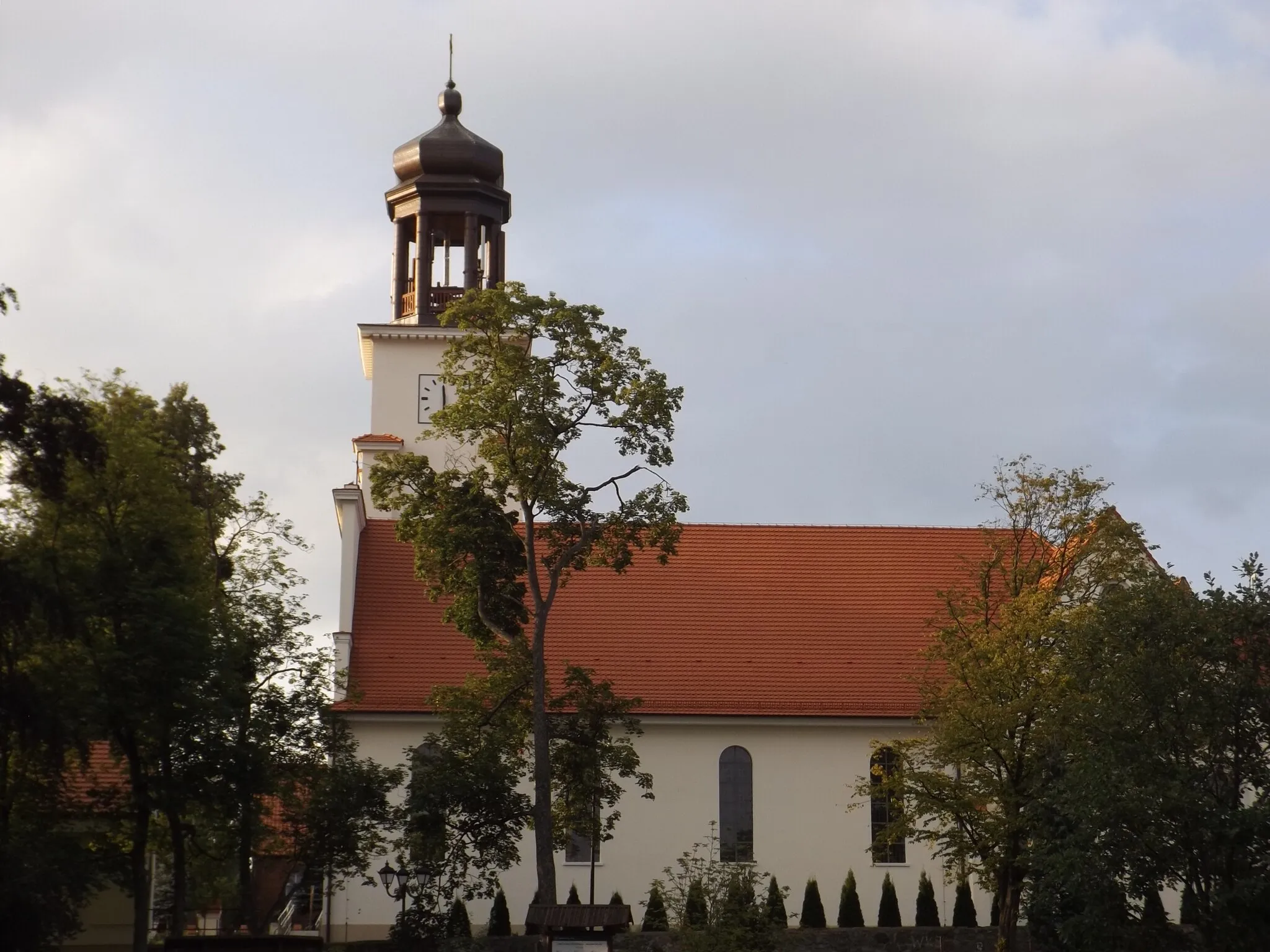 Photo showing: Osie, Zespół kościoła Podwyższenia Krzyża Św.