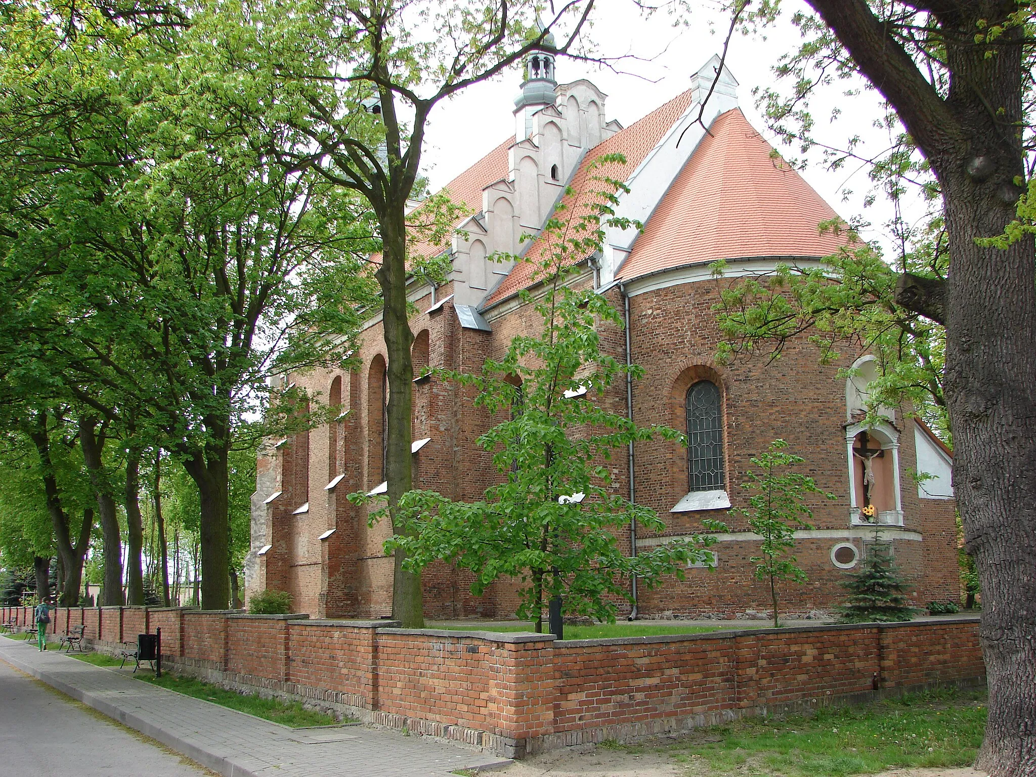 Photo showing: Raciążek, Aleksandrów County, Poland. Church of All Saints and St. Jerome. XVI century.