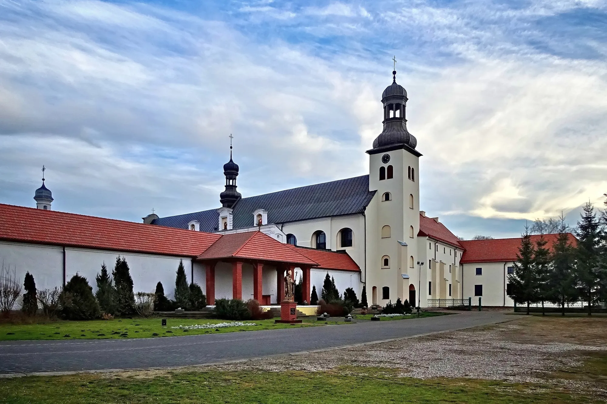 Photo showing: Kościół i klasztor pw. Zwiastowania NMP w Skępem.