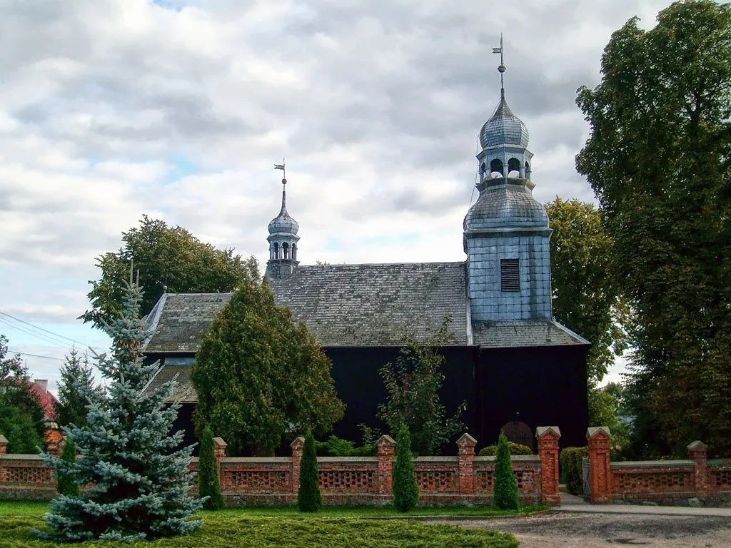 Photo showing: The church in Ślesin, Poland.
