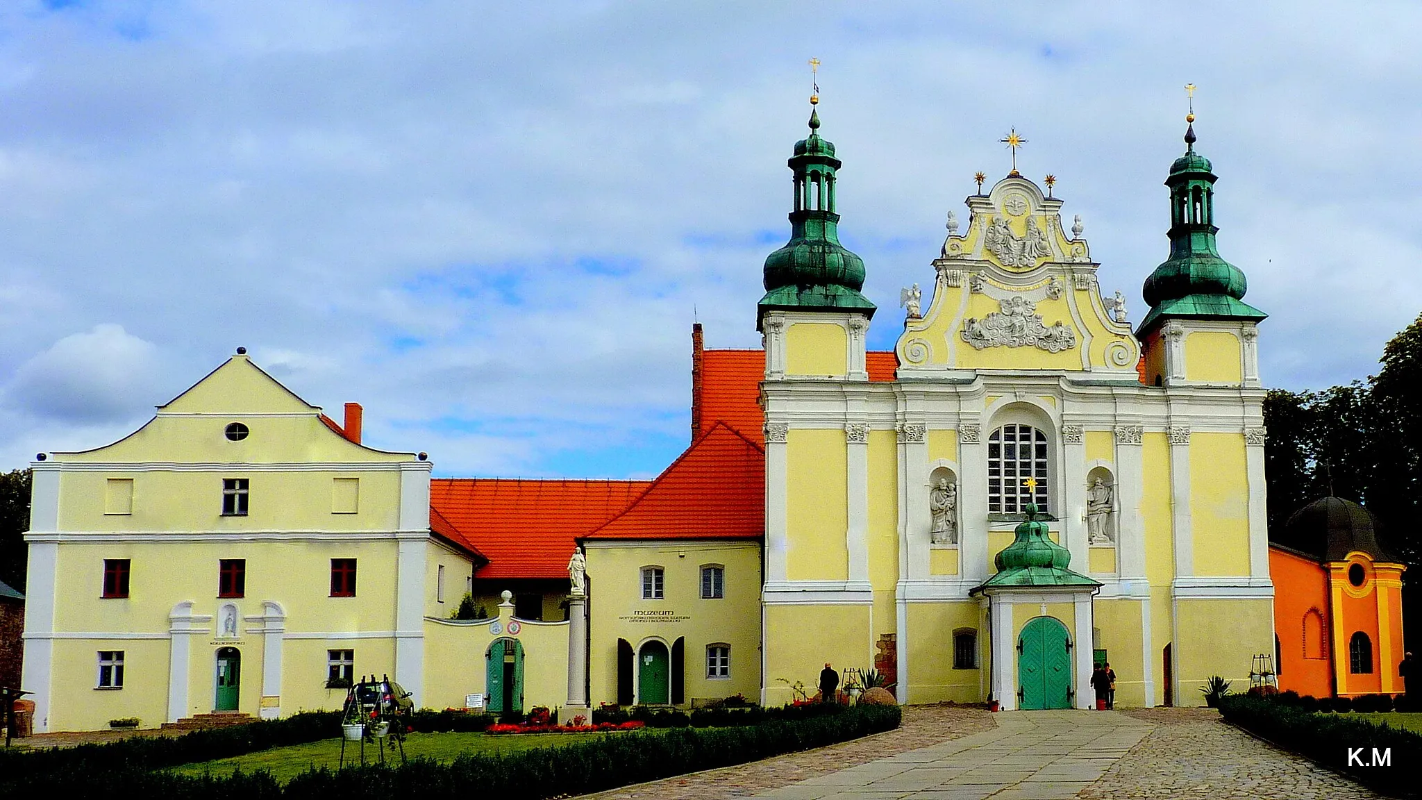 Photo showing: Bazylika Świętej Trójcy w Strzelnie z XII wieku.