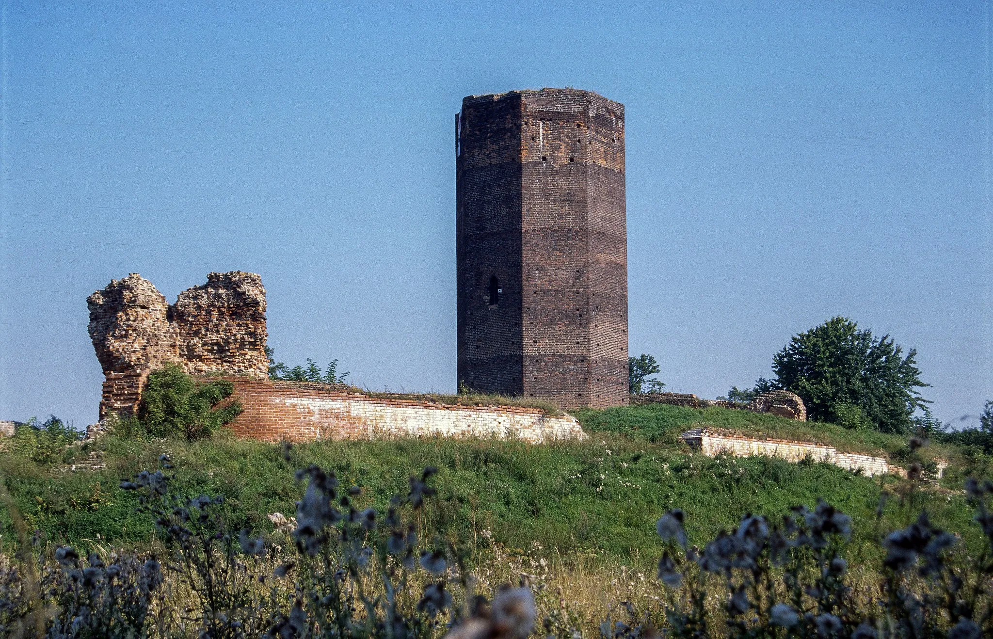 Photo showing: Bolesławiec - wieża zamku Podbolesławiec (zabytek| nr 1/AK-I-11a/5/33 z 09.02.1933; 378/XIV-60 z 21.12.1946; 120/320 z 30.12.1967)