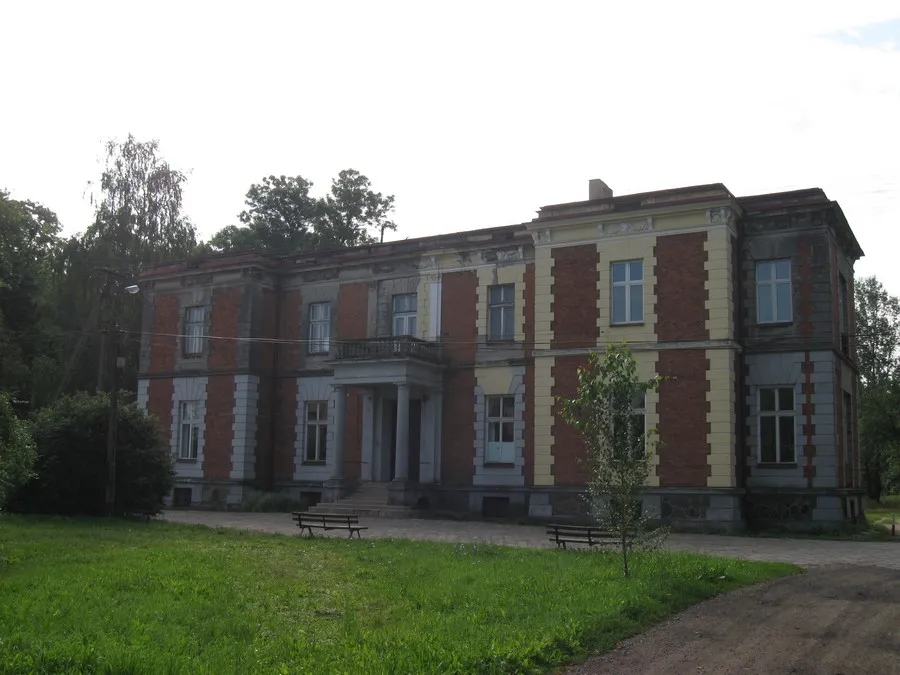 Photo showing: Krośniewice, ul. Toruńska 7 - pałac, mur., 2 poł. XIX w. (zabytek nr 318/409 z 11.07.1967)