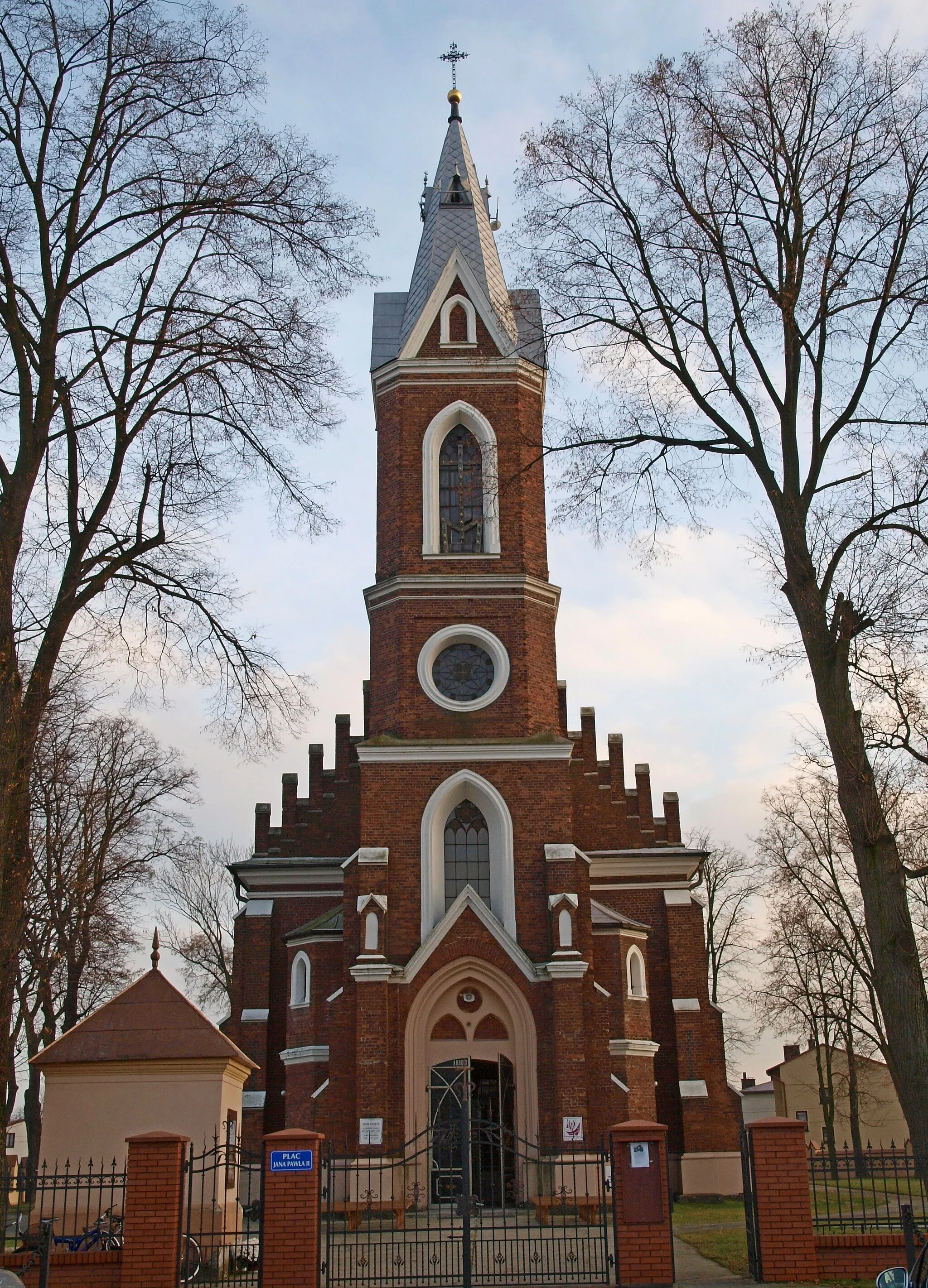 Photo showing: Rusiec-neogotycki kościół