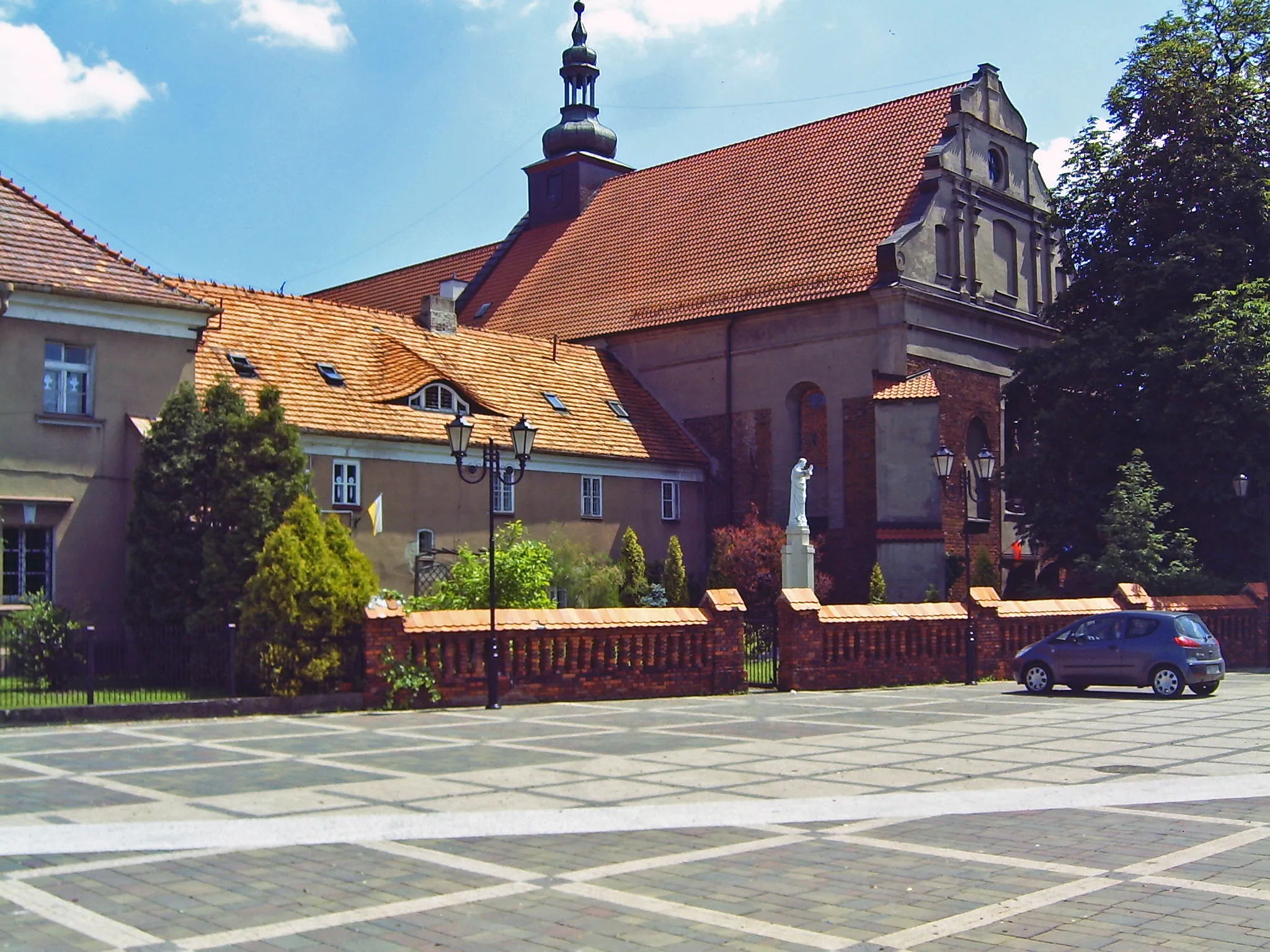 Photo showing: Sieradz, ul. Dominikańska 16 - kościół p.w. św. Stanisława, w zespole klasztornym dominikanów, obecnie urszulanek, mur., poł. XIII, 1594-1596, XVIII (zabytek nr 54/842 z 28.12.1967)