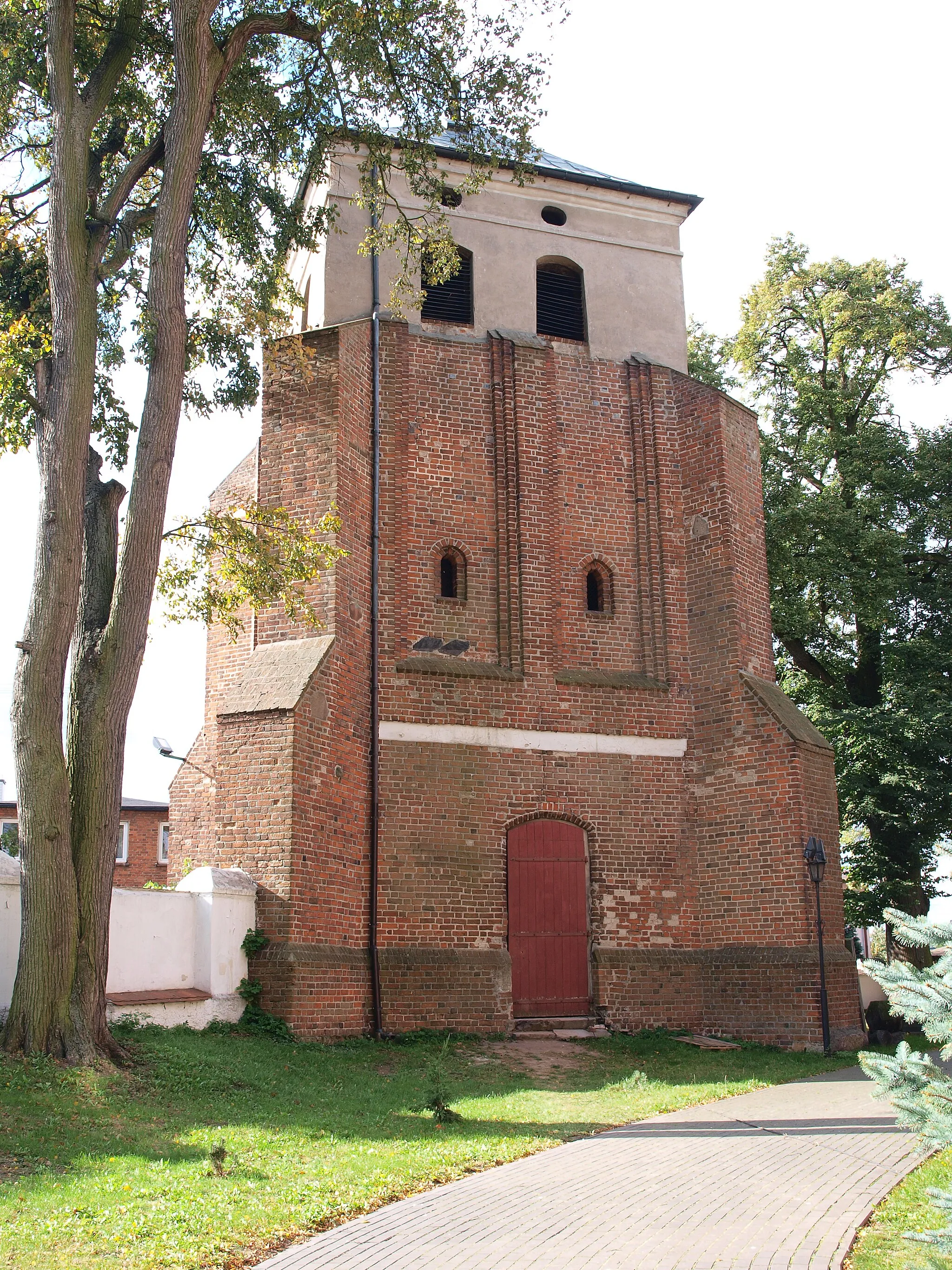 Photo showing: Dzwonnica, mur., XIV w. Widok z placu kościelnego (zabytek nr 851 z 28.12.1967)