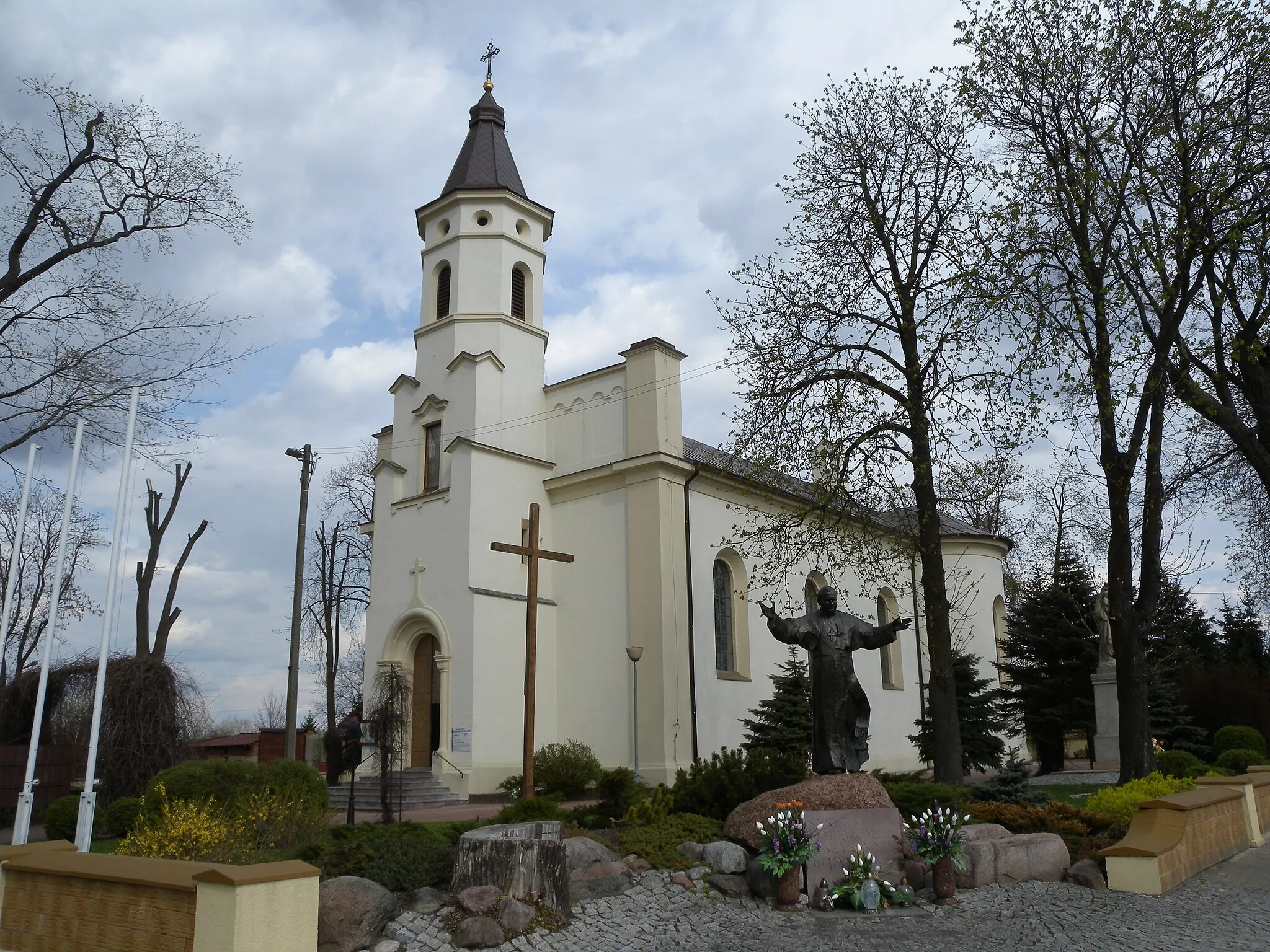 Photo showing: Zespół kościoła parafialnego pw. św. Witalisa Męczennika wraz z otoczeniem:
kościół, 1860-62, 1927-30, z wyposażeniem barokowym

plebania, 1912-16