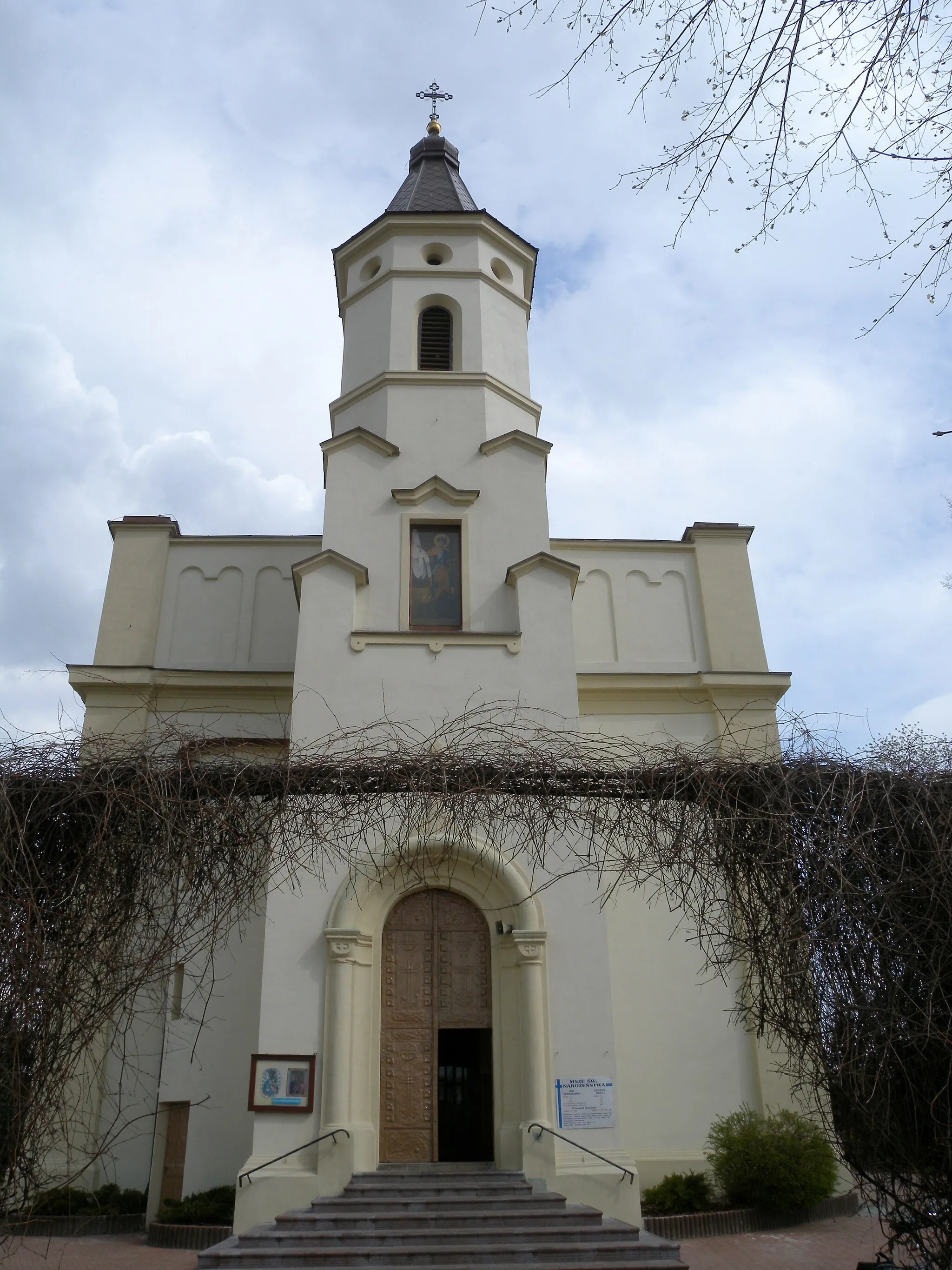 Photo showing: Zespół kościoła parafialnego pw. św. Witalisa Męczennika wraz z otoczeniem:
kościół, 1860-62, 1927-30, z wyposażeniem barokowym

plebania, 1912-16