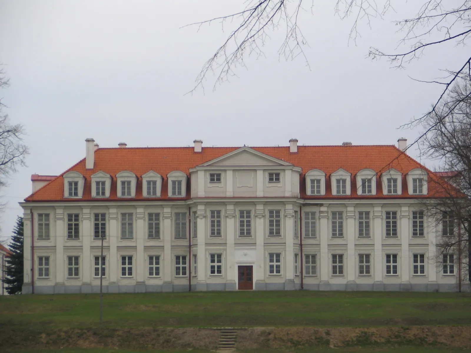 Photo showing: Bishops Palace in Wolbórz (Poland) - view from the park