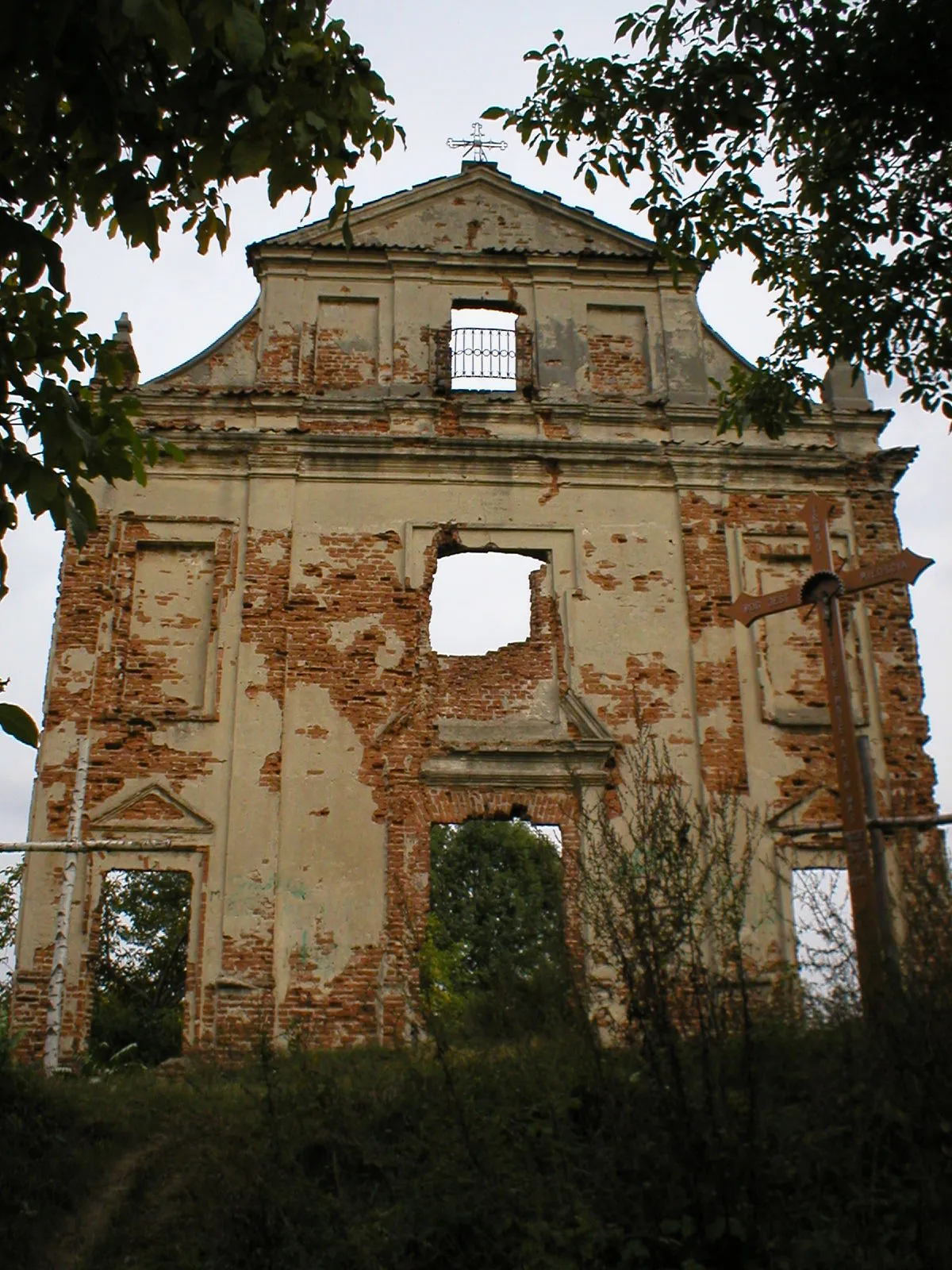 Photo showing: Destroyed Garbów church.