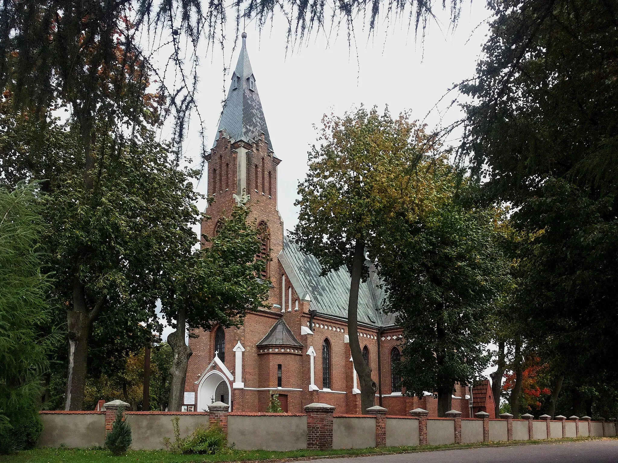 Photo showing: Niemce, kościół par. p.w. św. Ignacego Loyoli, 1906-1909