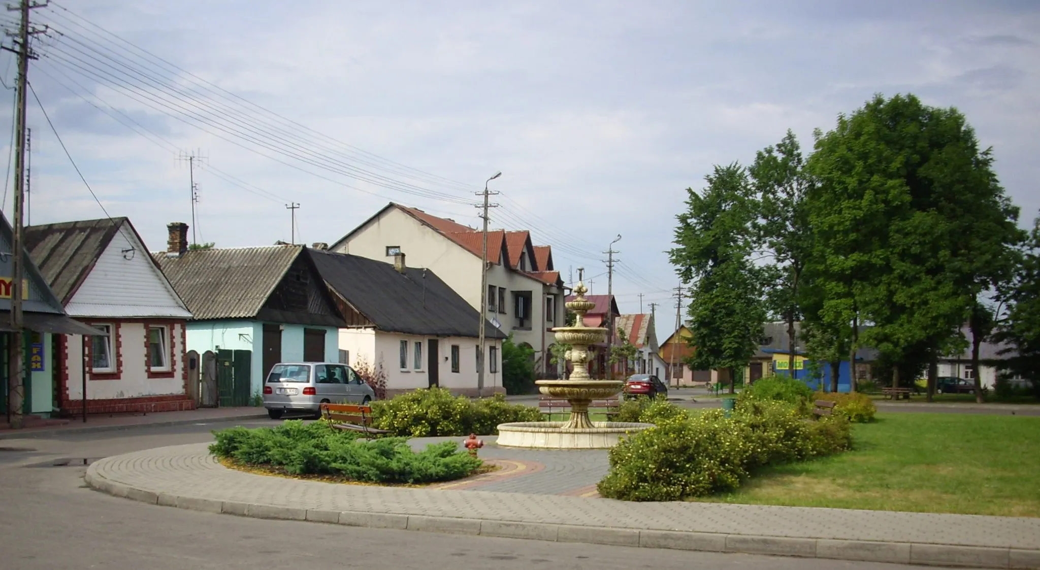 Photo showing: Piszczac. Fontanna na centralnym placu miejscowości.