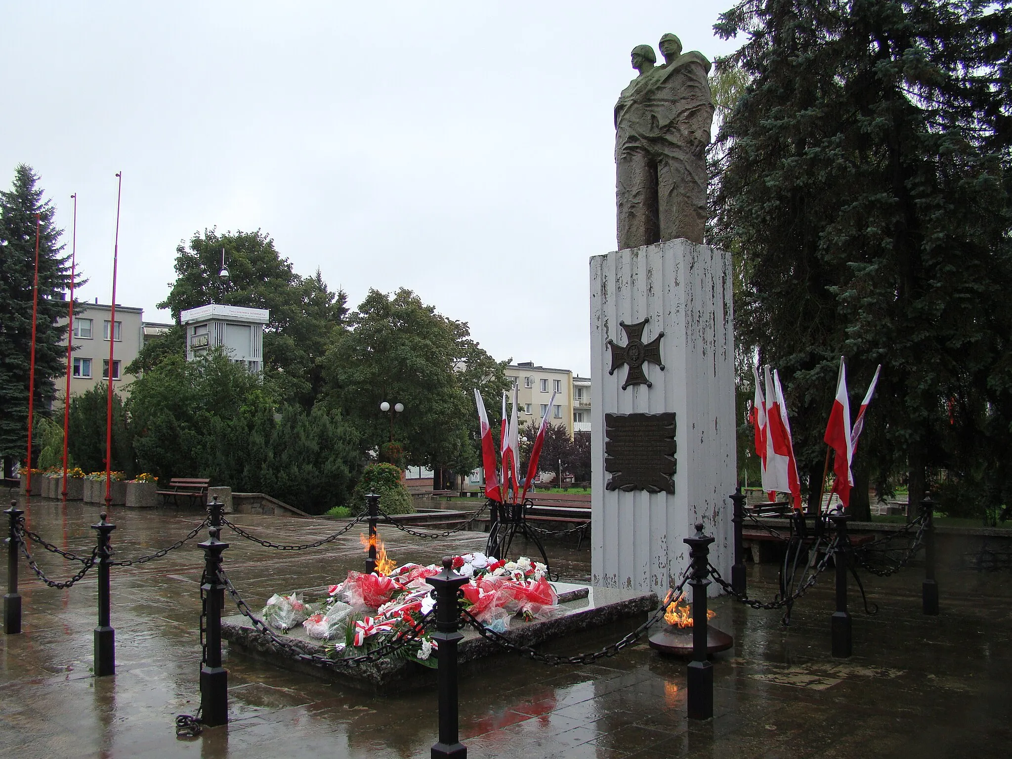 Photo showing: Pomnik Nieznanego Żołnierza w Świdniku. 1 września 2010 roku