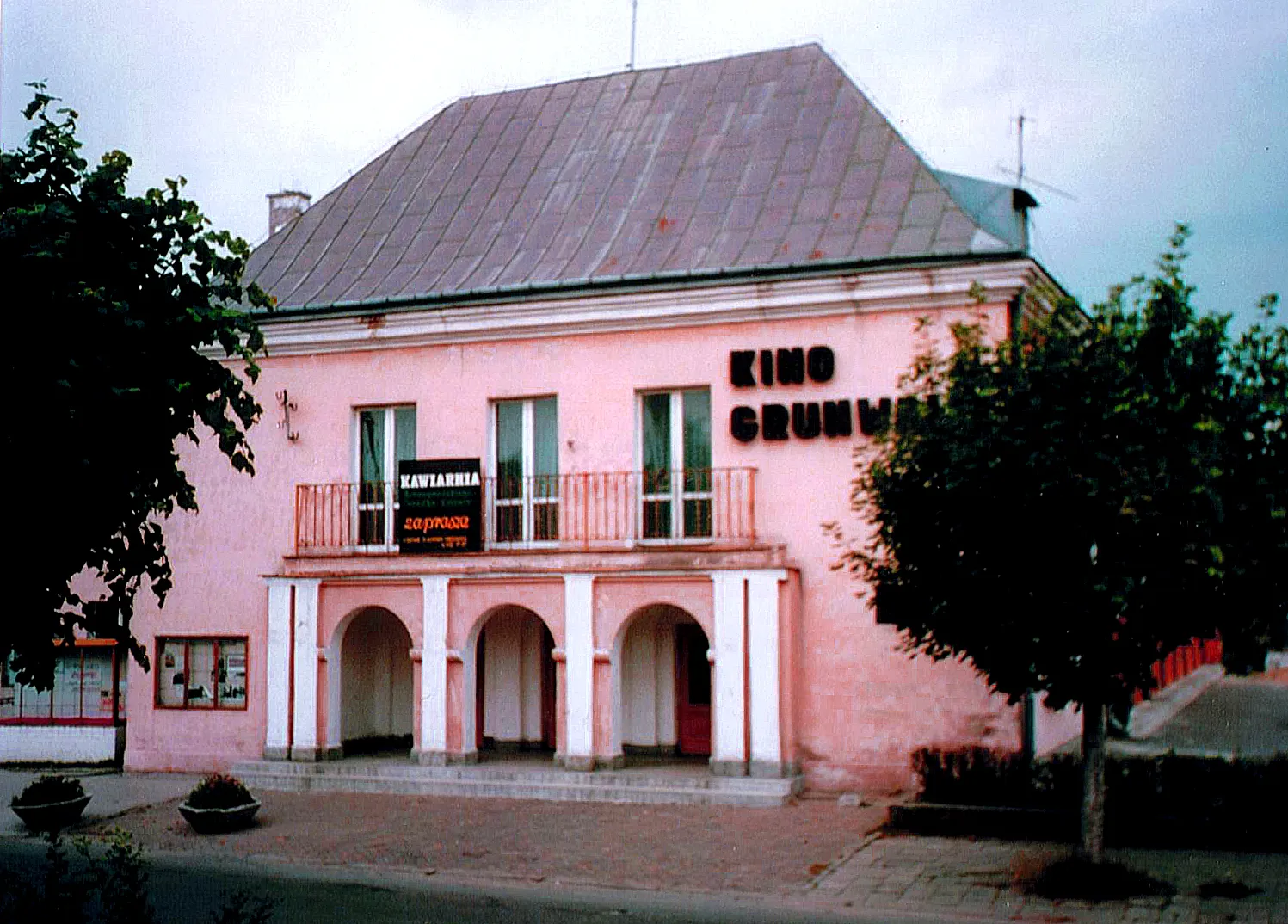 Photo showing: Tarnogród, Poland

Former Grunwald Cinema / Dawne Kino Grunwald