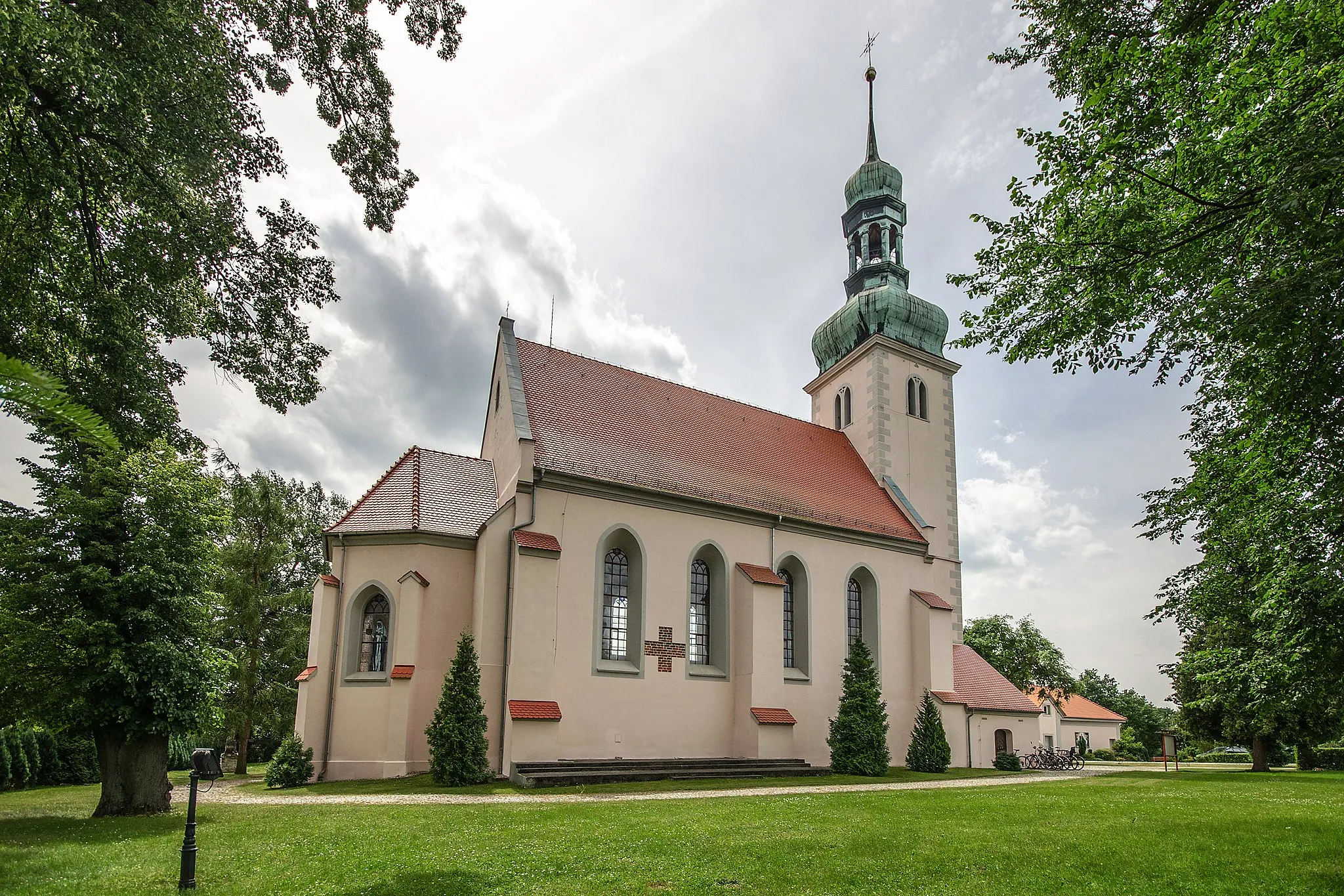 Photo showing: Nowogród Bobrzański, kościół par. p.w. Wniebowzięcia NMP, XV, XVII, 2 poł. XIX