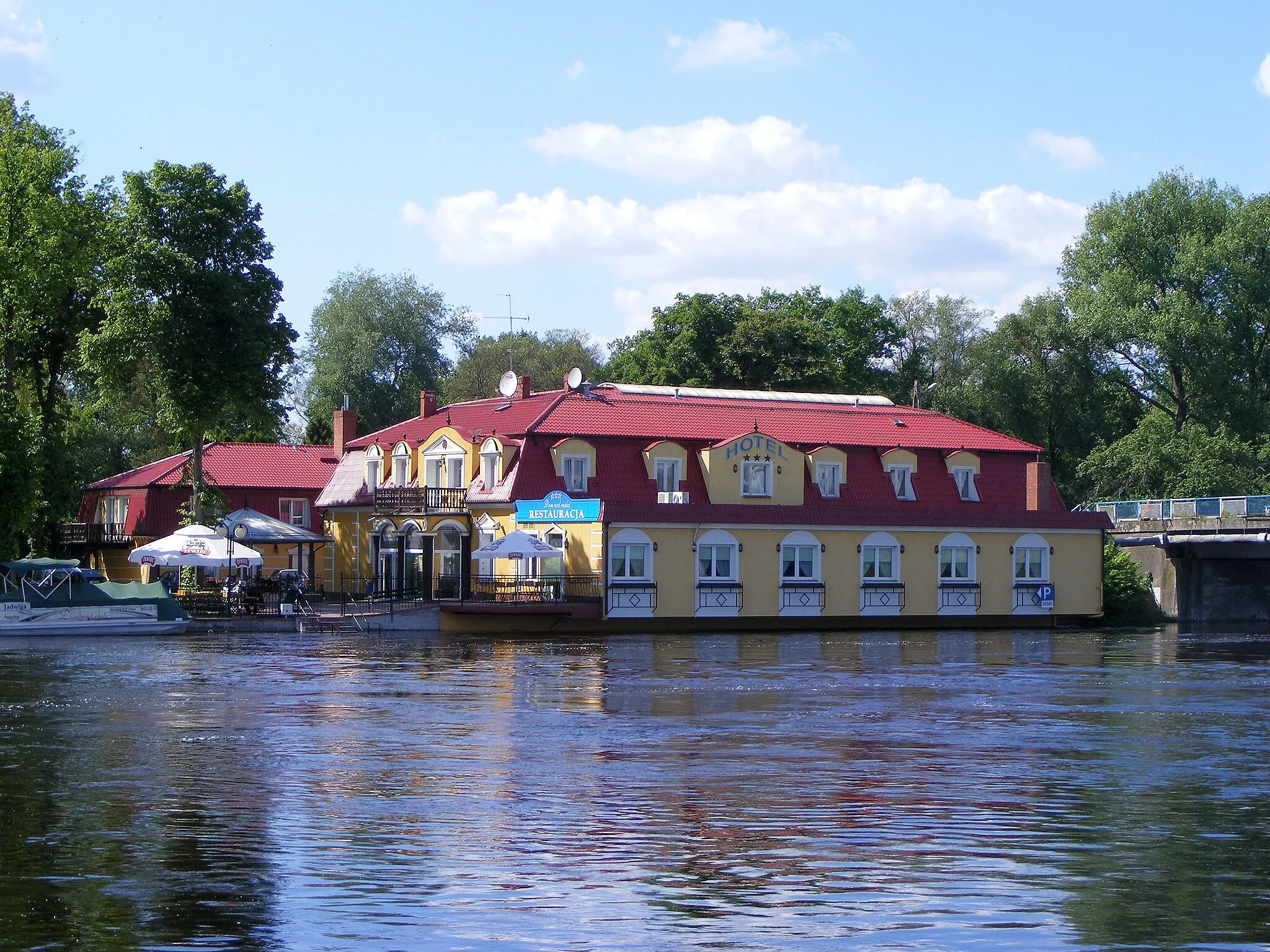 Photo showing: House near the Warta River, Skwierzyna