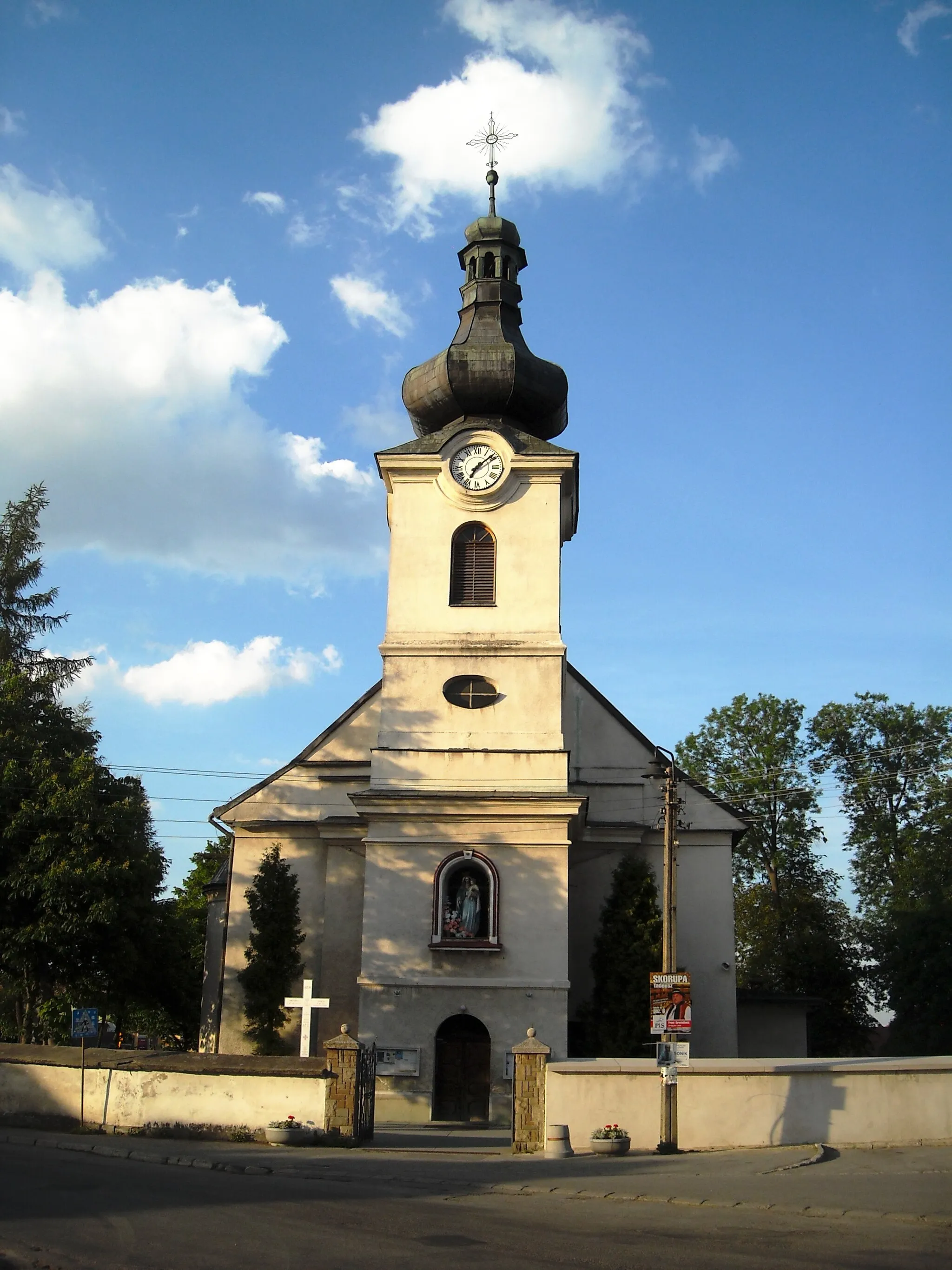 Photo showing: Czarny Dunajec, ul. Rynek 34 - rzymskokatolicki kościół parafialny pw. Najświętszej Trójcy