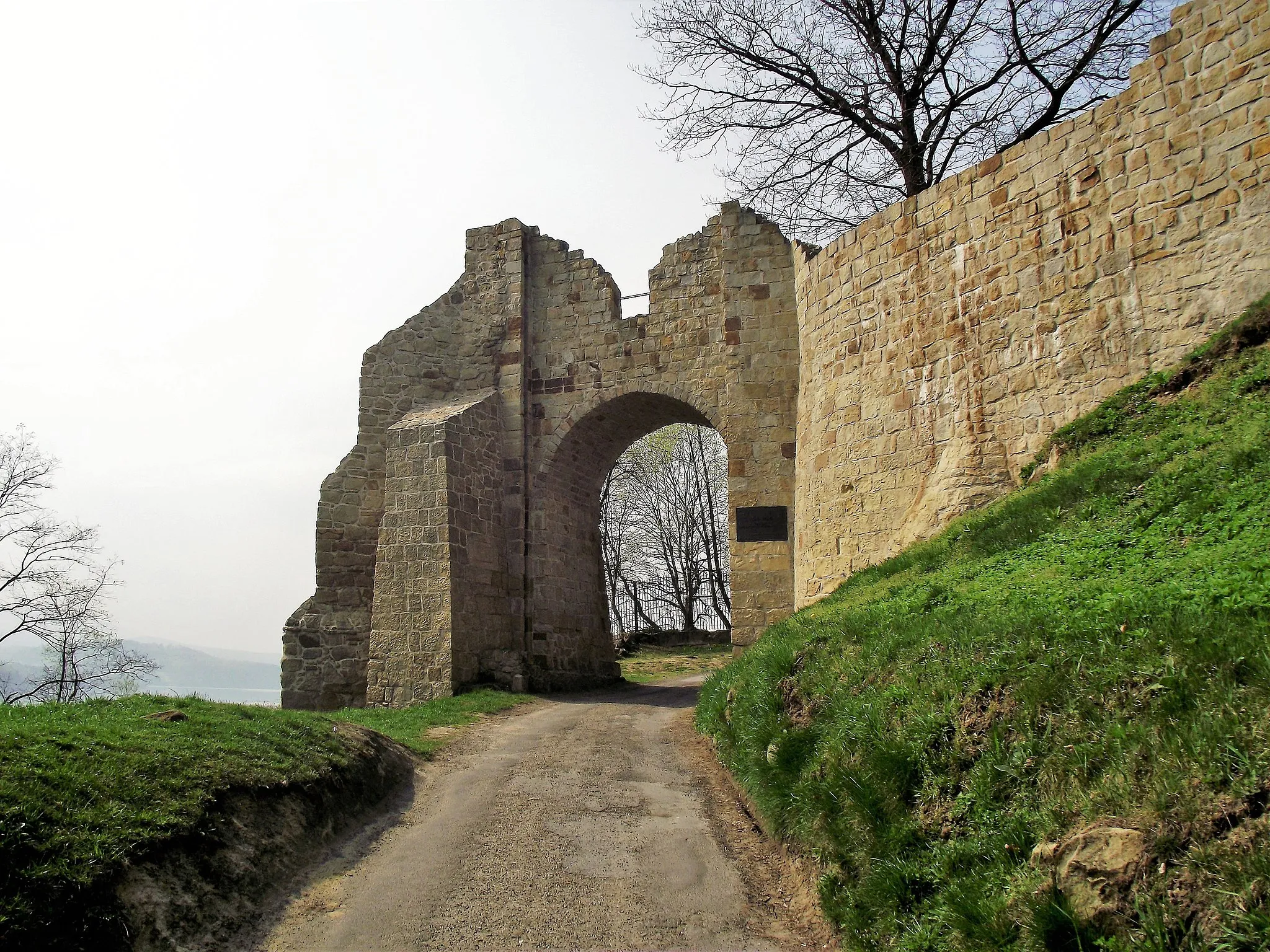 Photo showing: The city gate in Dobczyce, Poland.