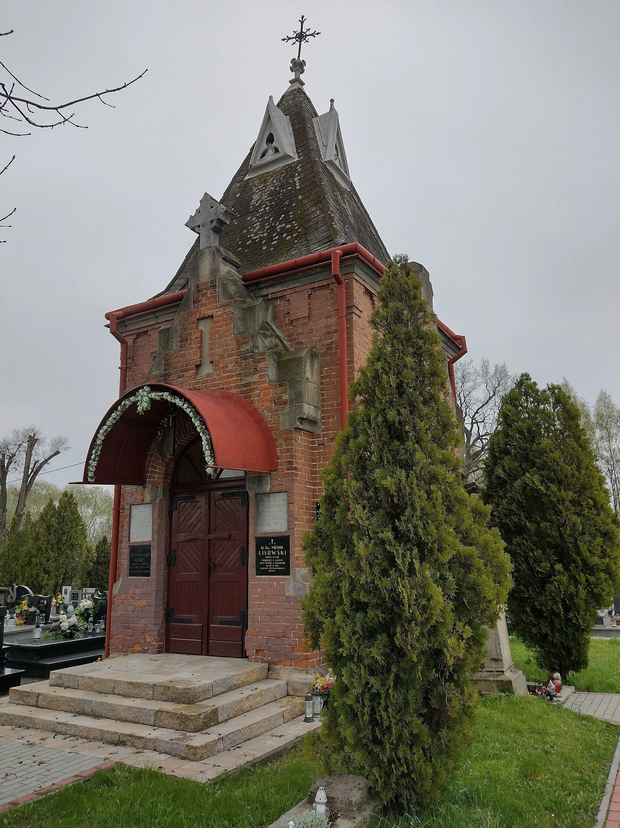 Photo showing: Historic chapel in Jasień parish cemetery