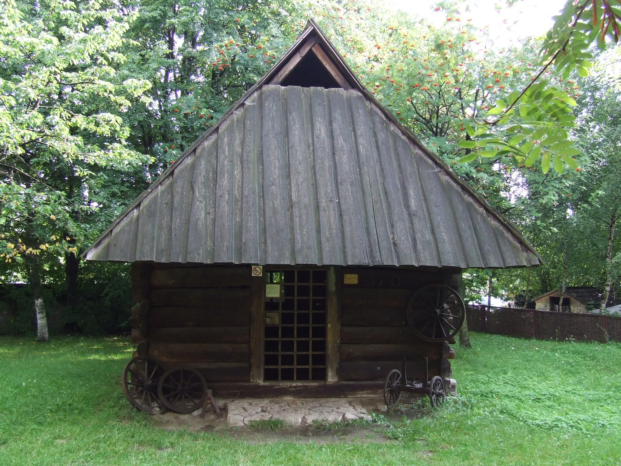 Photo showing: Wygiełzów - skansen, kuźnia z Liszek z XIX w.