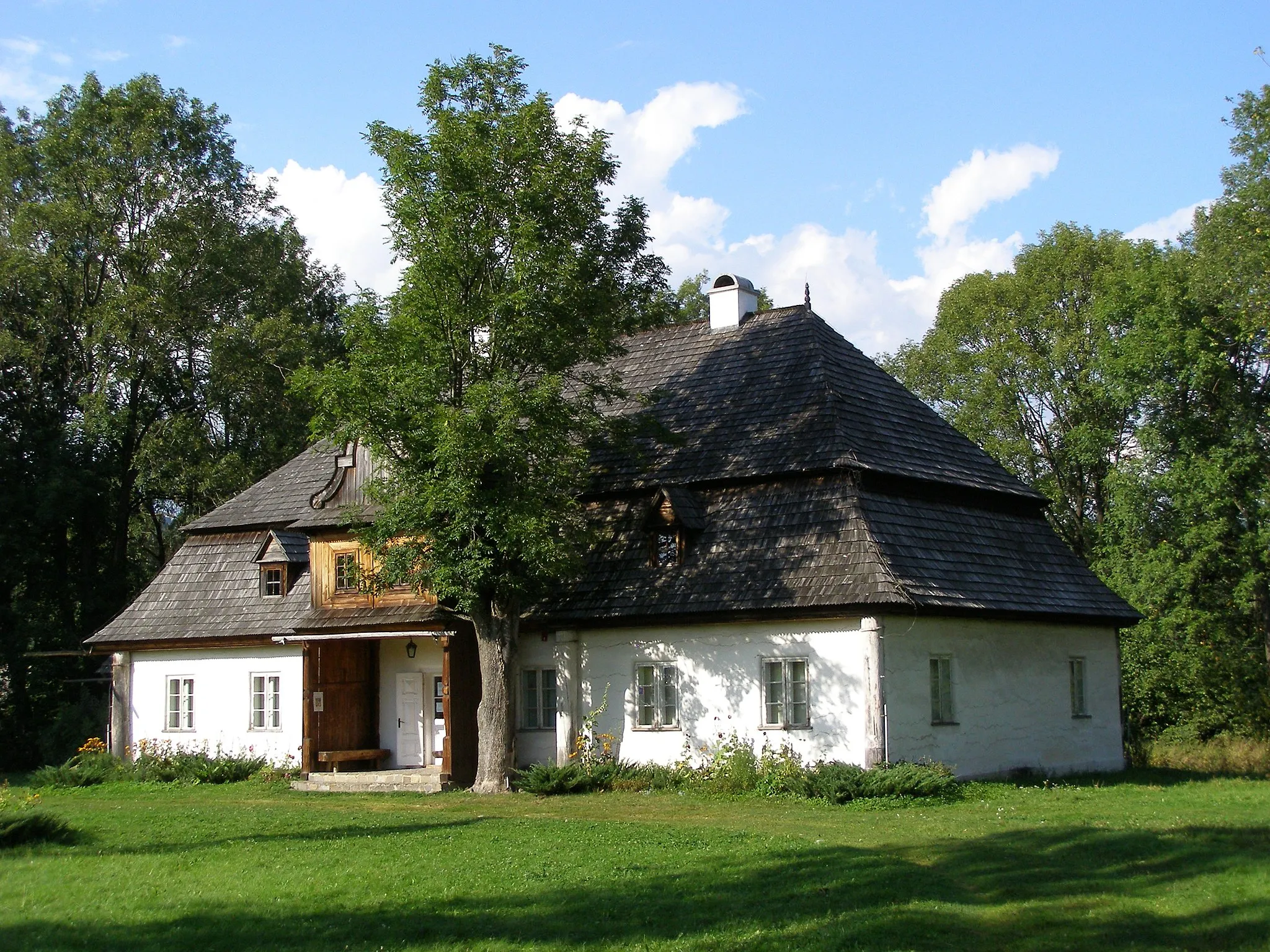 Photo showing: Łopuszna - manor house