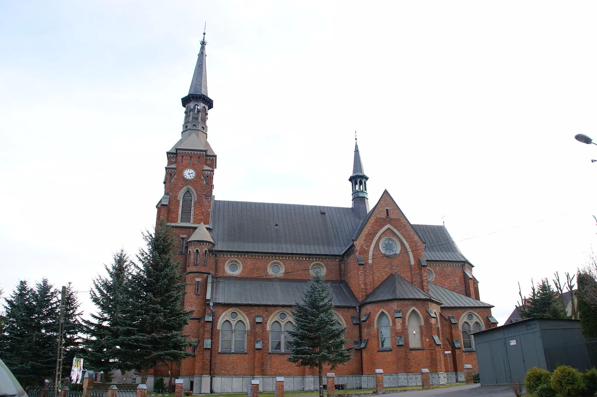 Photo showing: Kościół NMP Szkaplerznej Szynwałd, elewacja zachodnia