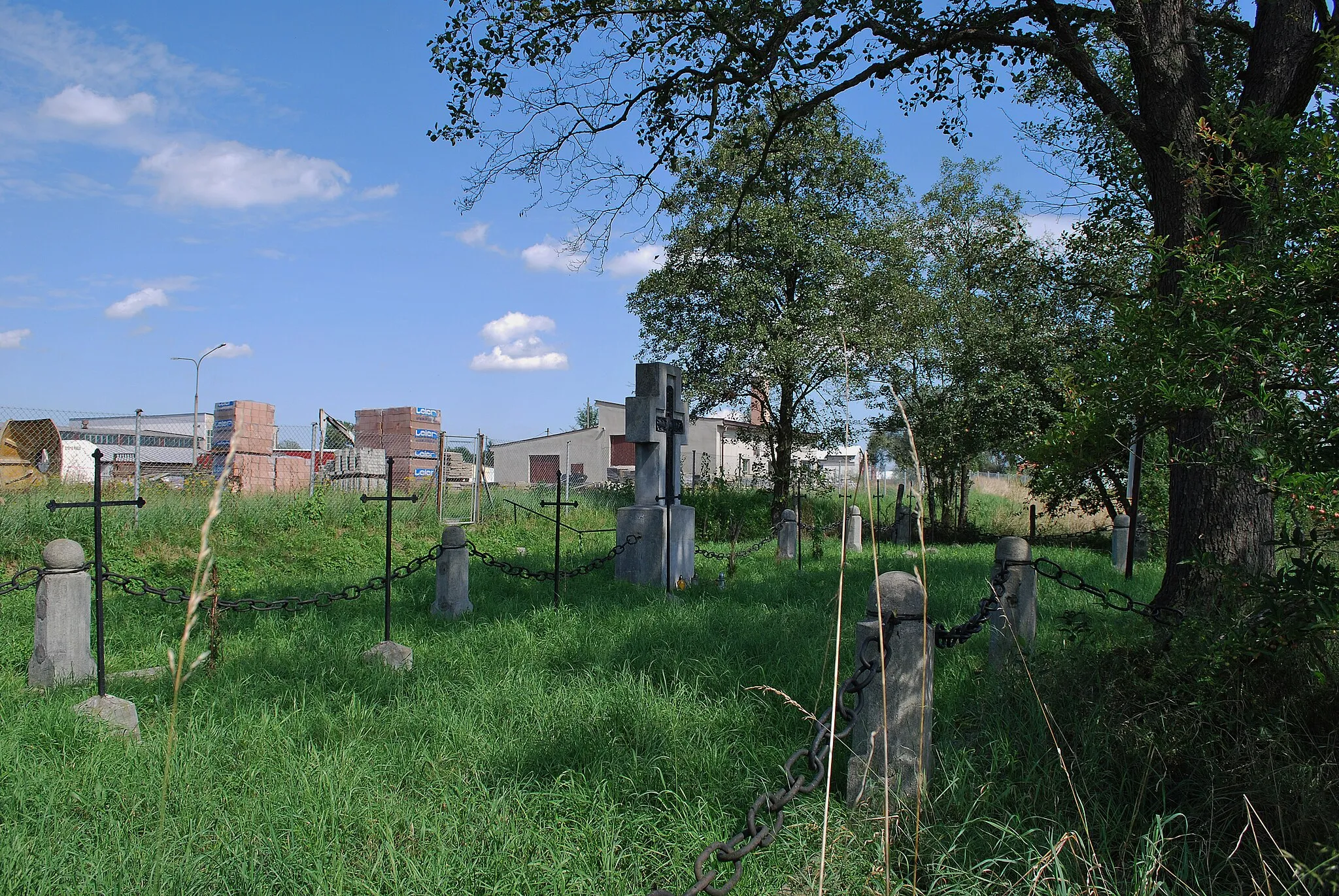 Photo showing: WWI, Military cemetery No. 324 Wola Batorska (monument), Wola Batorska village, Wieliczka county, Lesser Poland Voivodeship, Poland