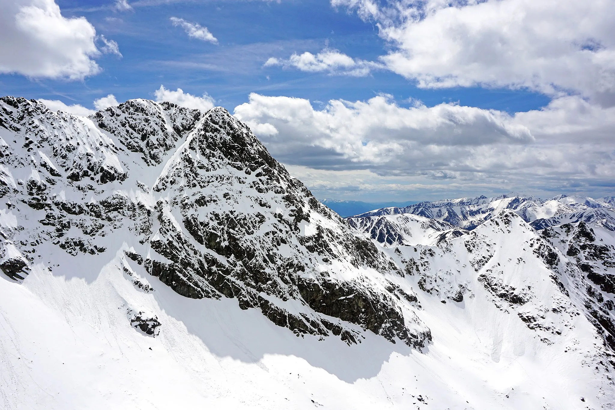 Photo showing: Panoramic view towards Świnica (2,301 m AMSL) from Kościelec, Tatra National Park, Zakopane, Poland.