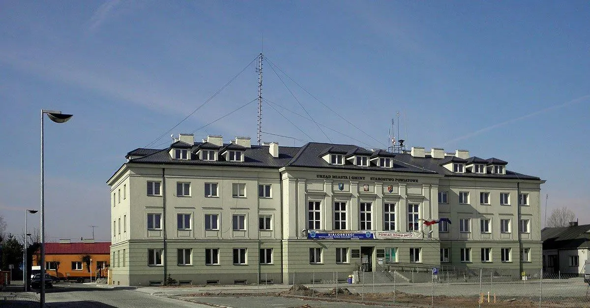Photo showing: Siedziba Urzędu Miasta i Gminy oraz Starostwa Powiatowego.