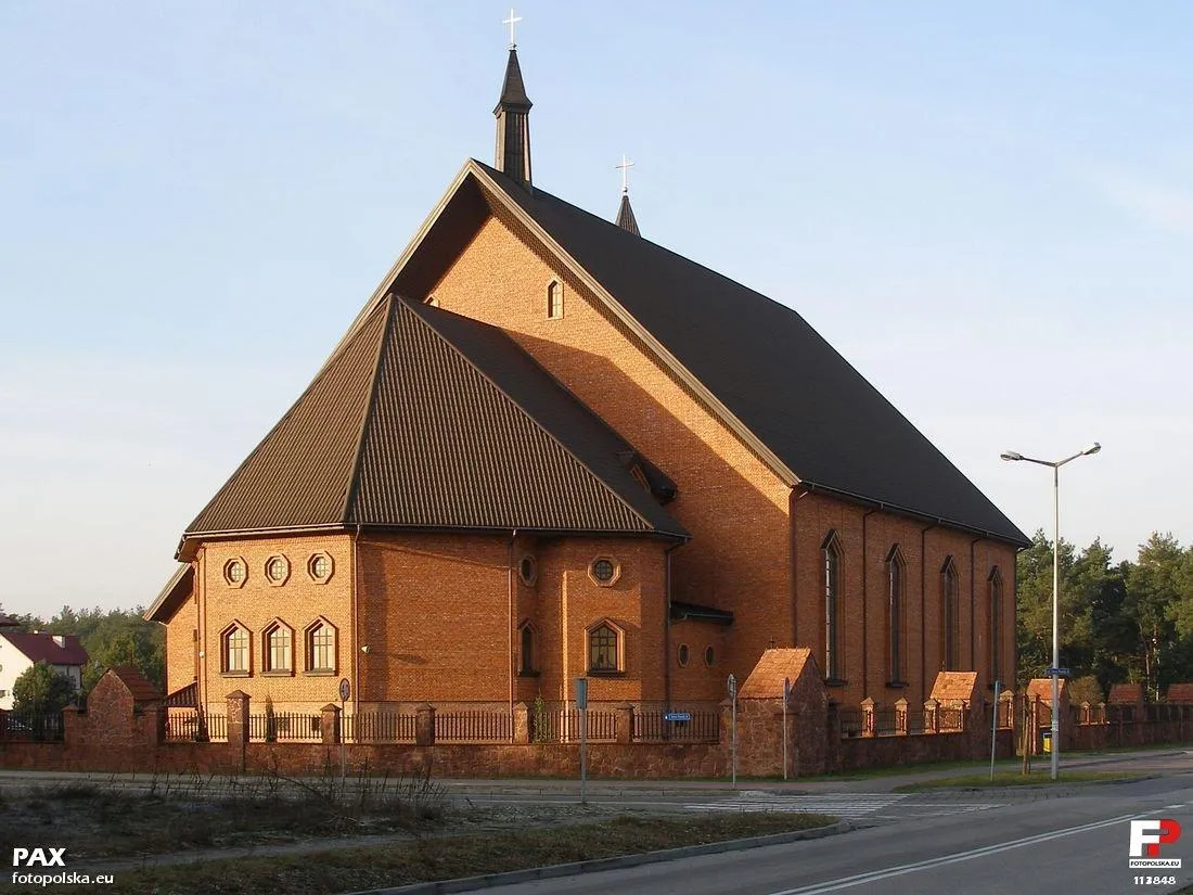 Photo showing: Kościół św. Rodziny w Kozienicach.