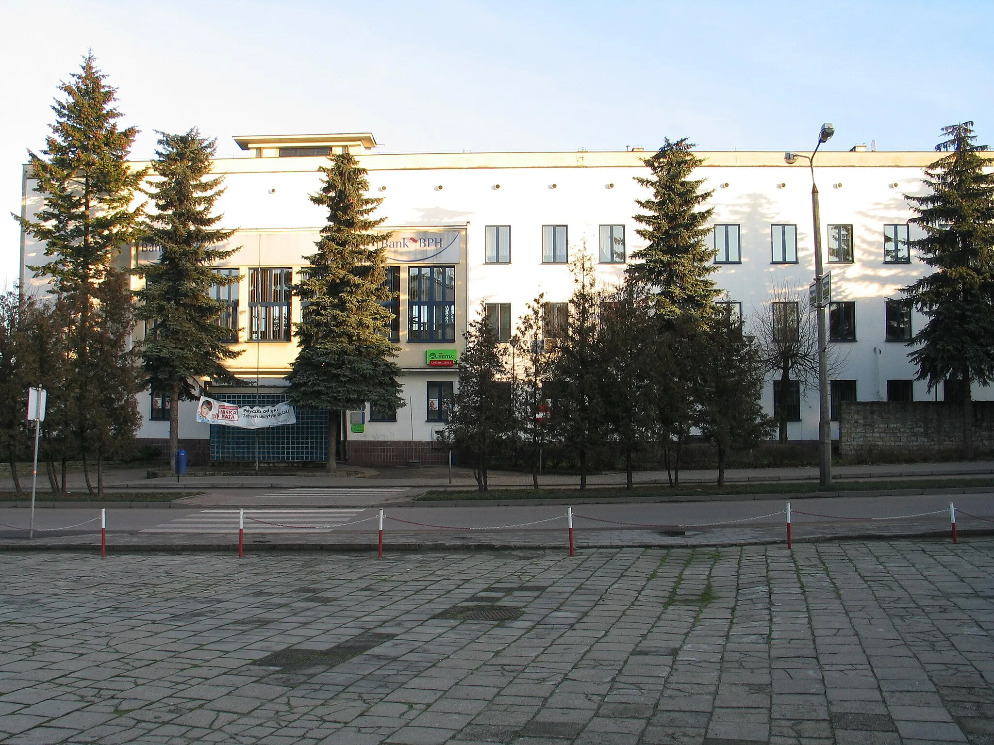 Photo showing: Modernistyczny budynek banku w Mławie przy ulicy Lelewela 6 lata trzydzieste XX w.