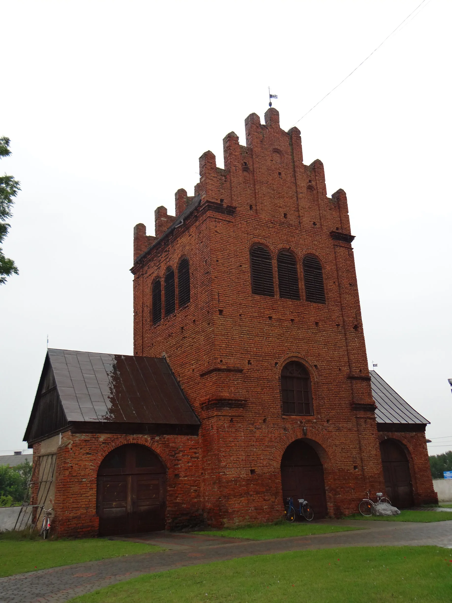 Photo showing: Dzwonnica kościoła Świętej Trójcy w Myszyńcu