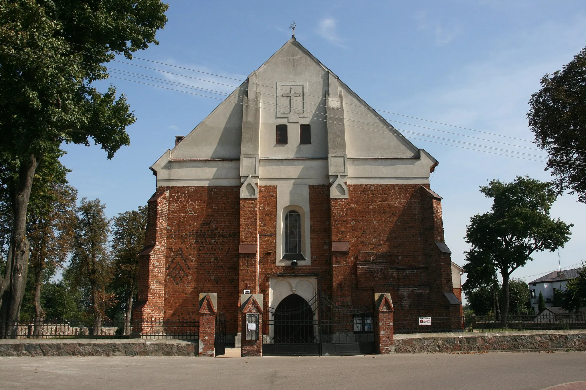 Photo showing: Nowe Miasto - kościół parafialny p.w. Świętej Trójcy, XIV-XVIII w., widok od frontu (zabytek nr A-113)